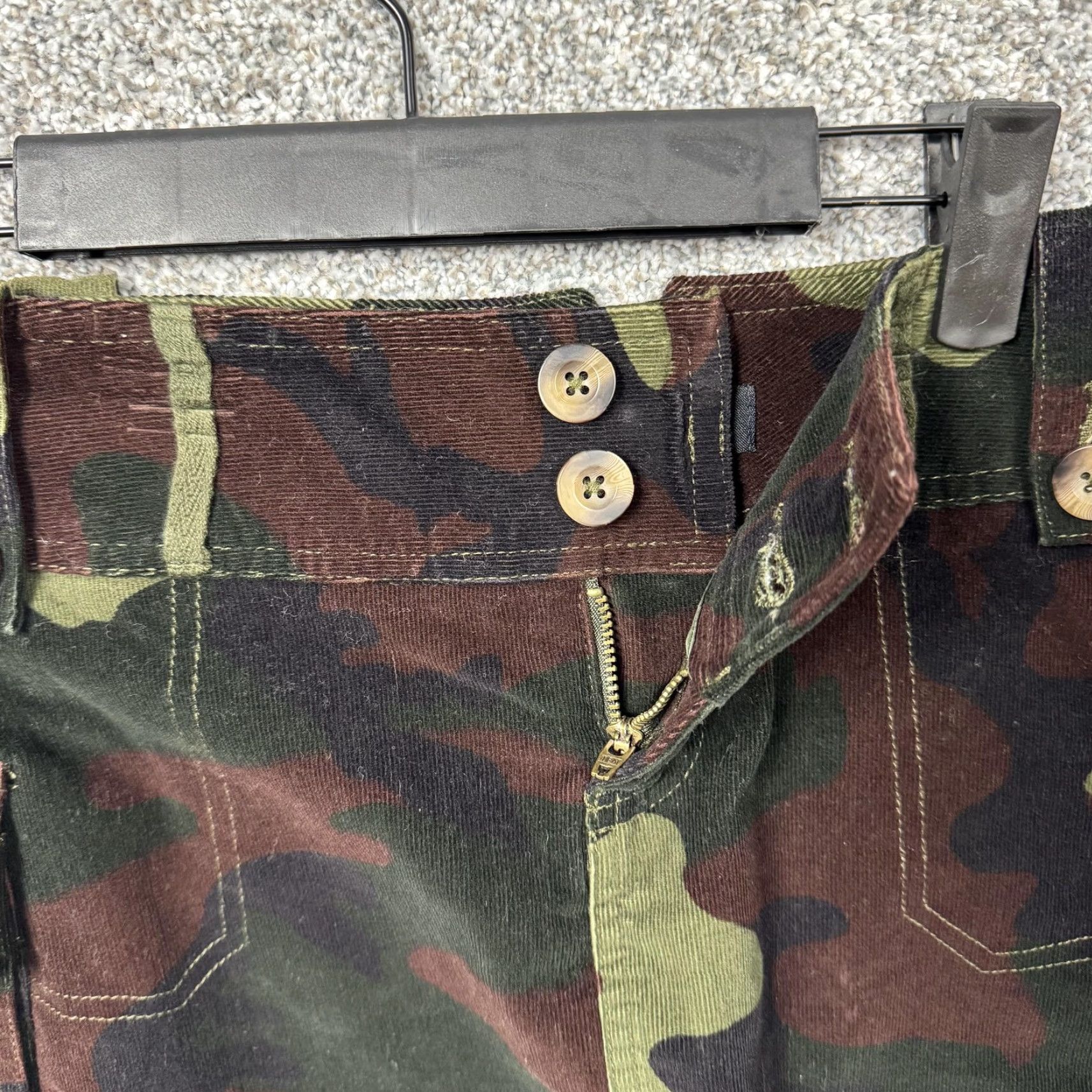 Vintage Moda International Mini Skirt 6 Camo Cargo Indie Sleaze Grunge Utility Military Skirt Women XS-? Hmm cannot. Size 28" / US 6 / IT 42 - 6 Thumbnail