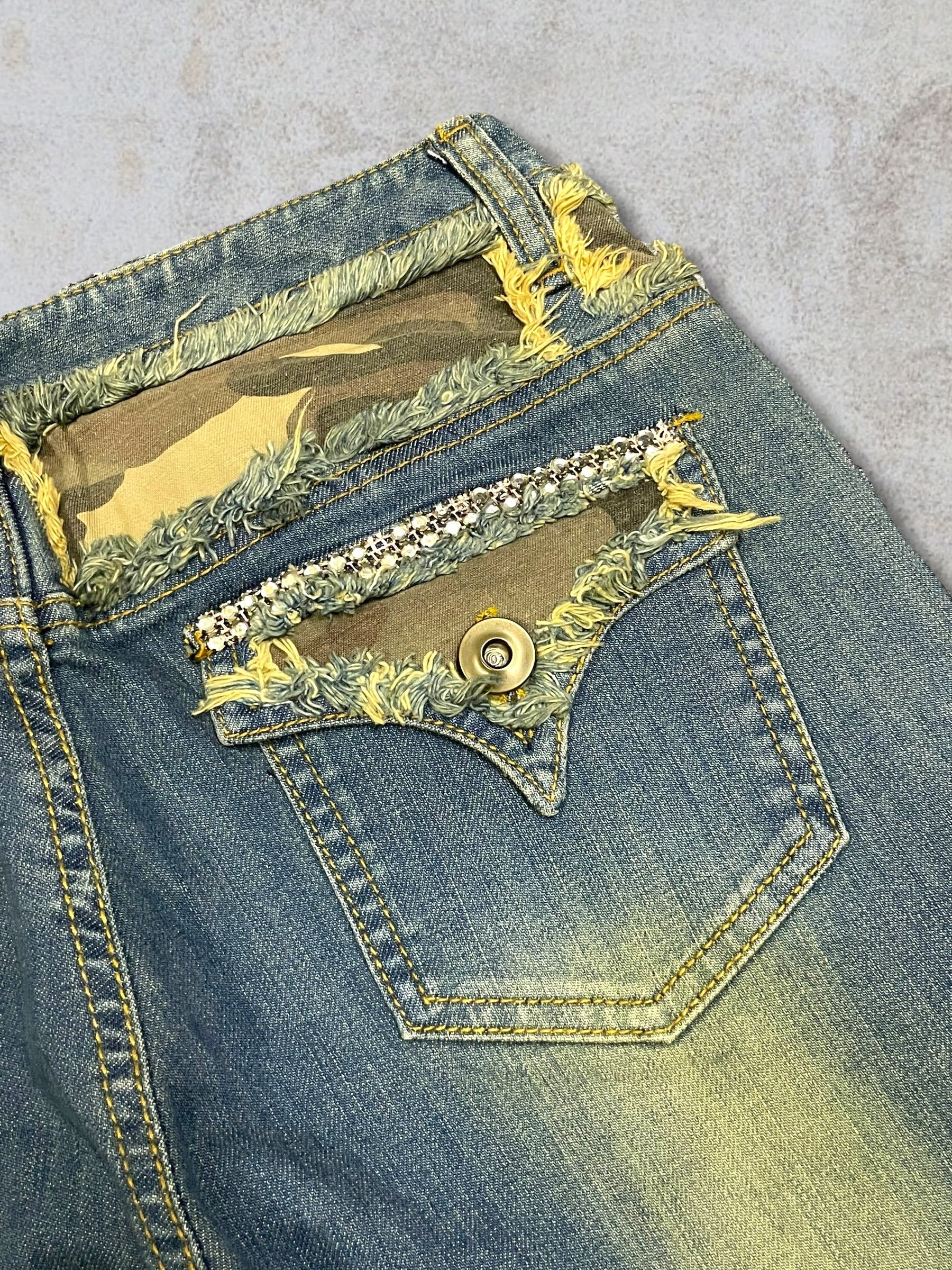 Japanese Brand Vtg Japanese Crystal Beads Distressed Bootcut Frayed Jeans Size 28" / US 6 / IT 42 - 11 Thumbnail