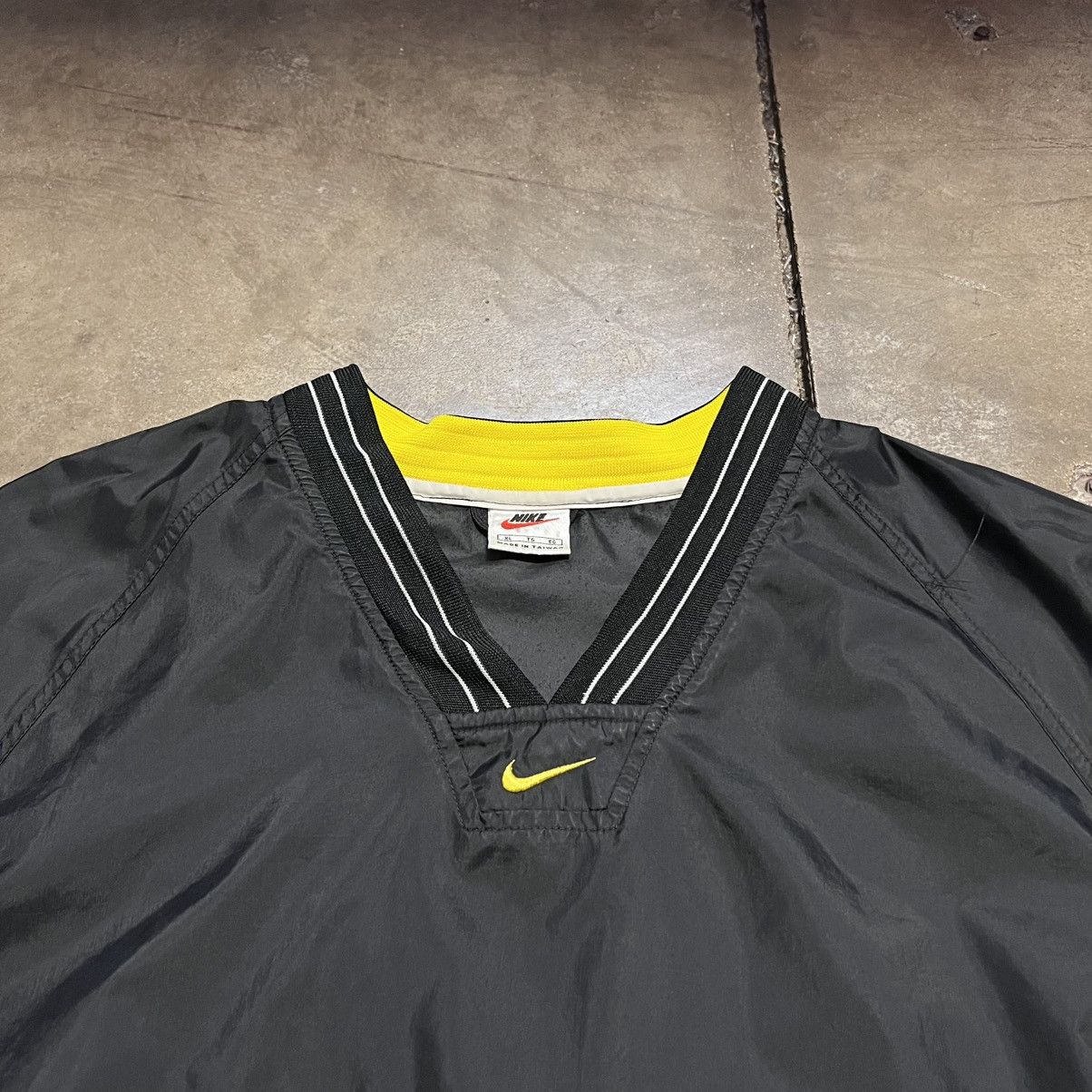 Nike Vintage Nike Windbreaker Jacket Lightweight Track Logo 90s Size US XL / EU 56 / 4 - 5 Thumbnail