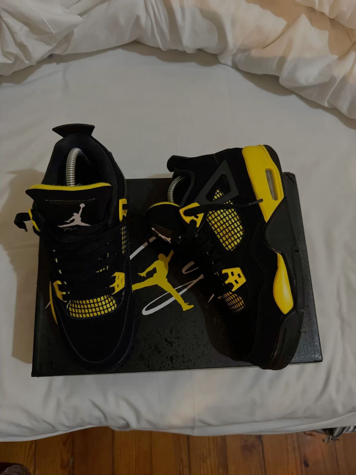 Jordan Brand Jordan’s 4 Yellow Thunder Size US 8 / EU 41 - 3 Thumbnail