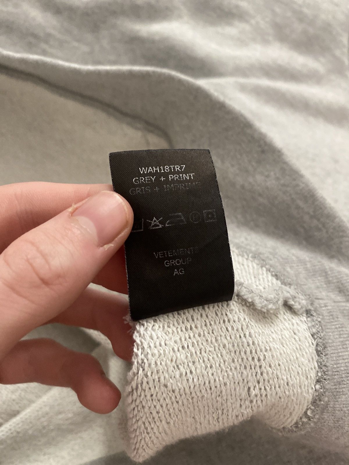 Vetements Vetements Misplaced Logo Hoodie Size US M / EU 48-50 / 2 - 9 Thumbnail