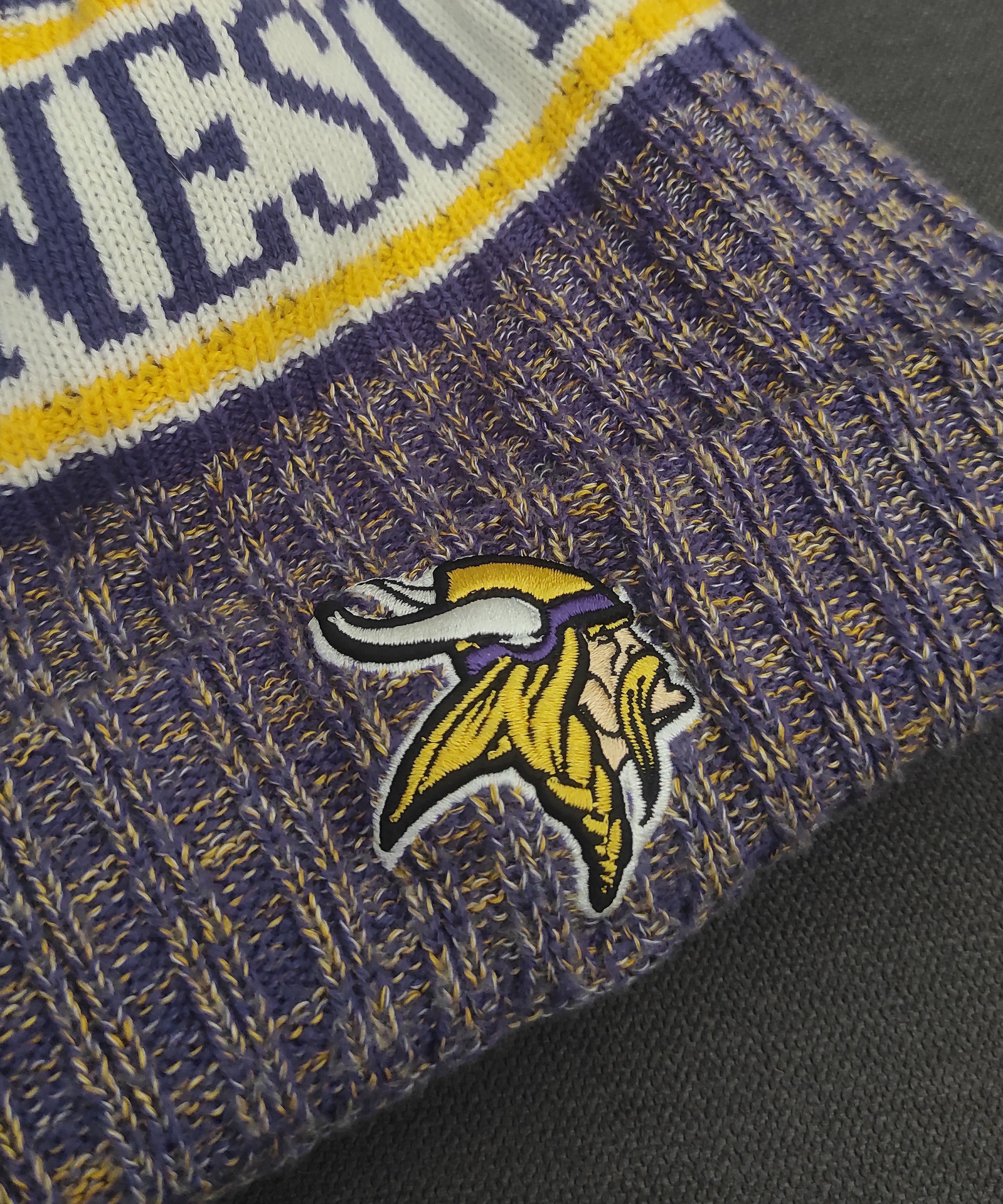 NFL × New Era Minnesota Vikings Striped NFL Logo Beanie Hat Knit Rare 2018 Size ONE SIZE - 2 Thumbnail