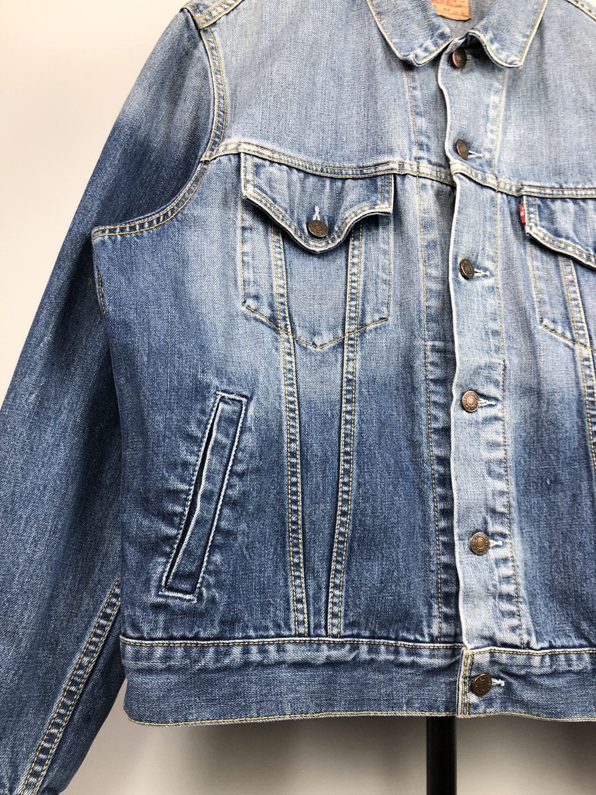 Jean × Levi's × Levi's Vintage Clothing Vintage 90's Distressed Levi's Trucker Denim Jacket Rare Size US L / EU 52-54 / 3 - 6 Thumbnail
