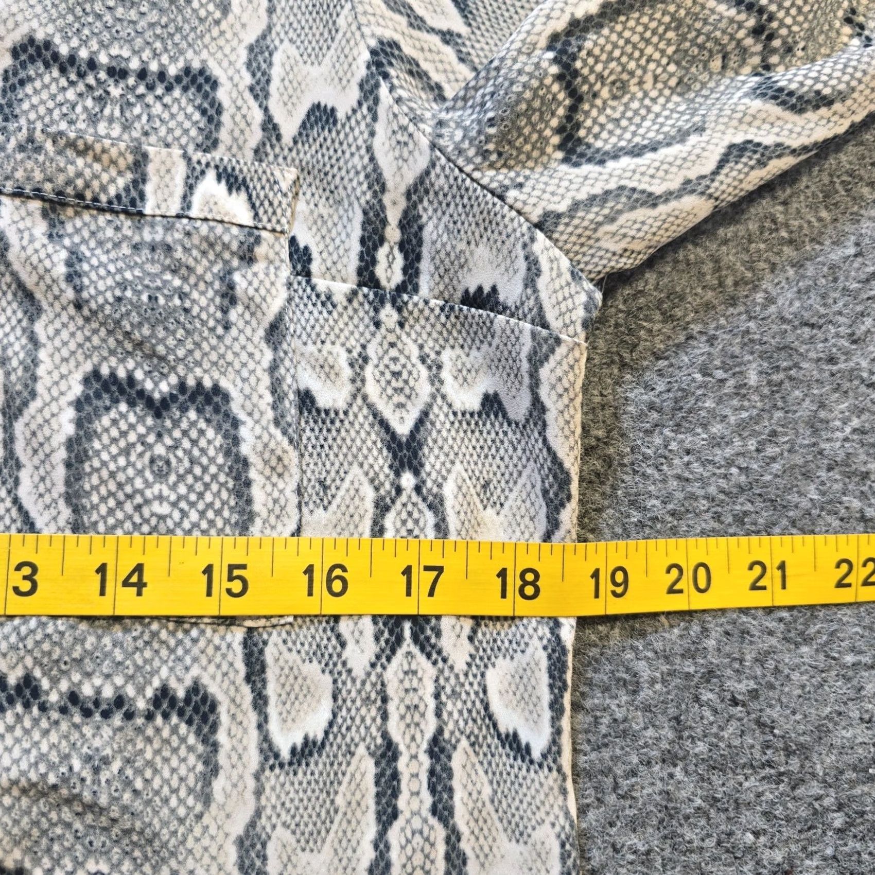 Express Express Top Womens Small Gray Snakeskin Portofino Sheer Long Sleeve Career Blouse Size S / US 4 / IT 40 - 5 Thumbnail