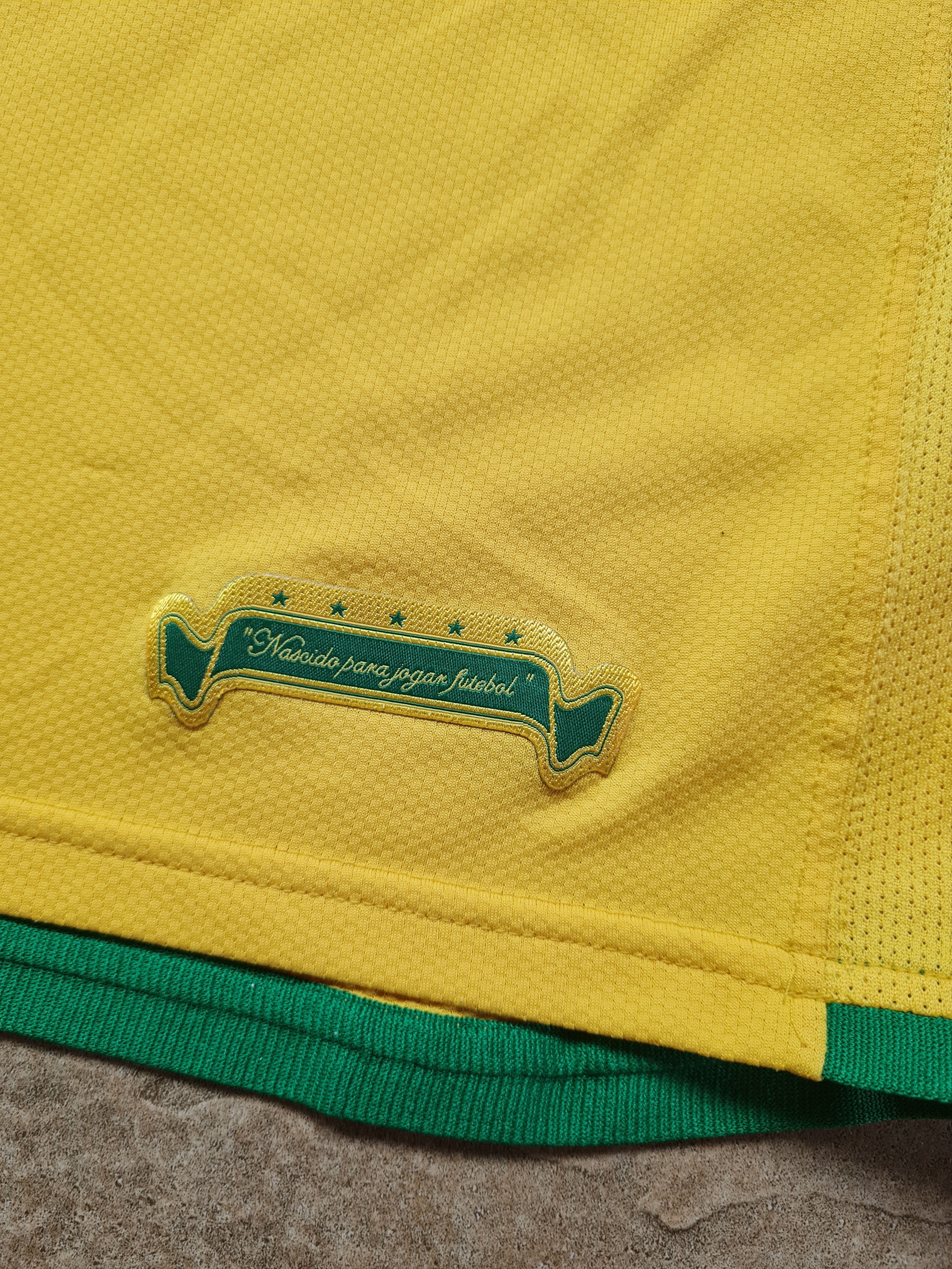 Nike Vintage Football Nike Brazil 2006 World Cup Soccer shirt Size US L / EU 52-54 / 3 - 17 Thumbnail