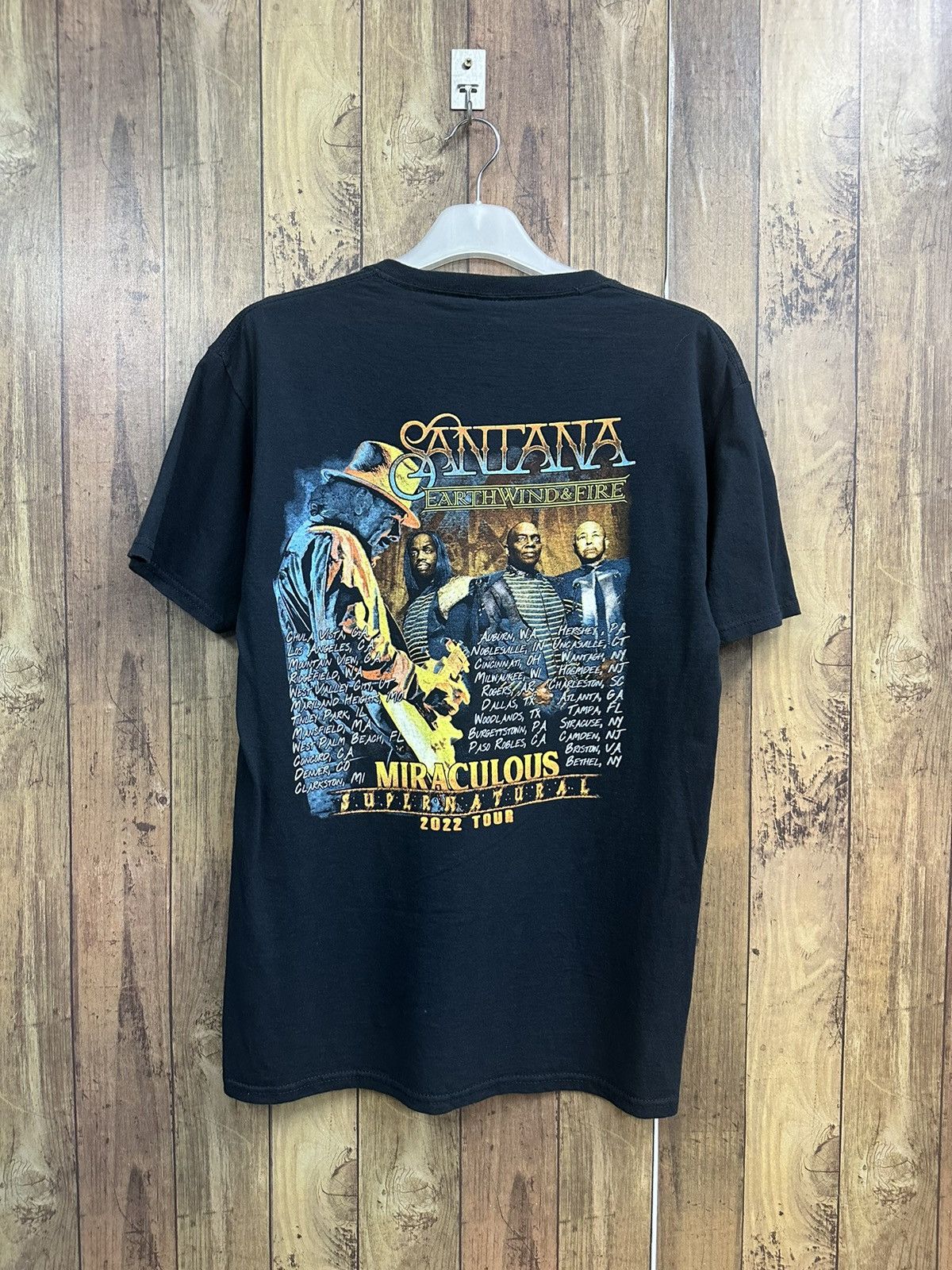 Band Tees Santana Earthind & Fire 2022 Tour Tshirt A561 Size US M / EU 48-50 / 2 - 3 Thumbnail