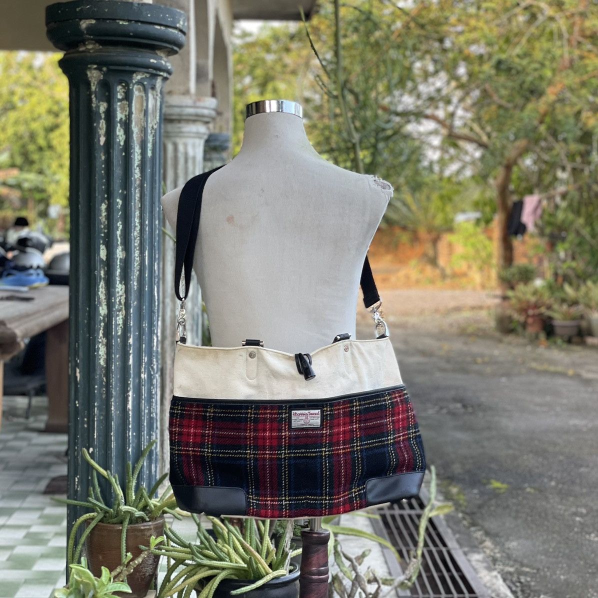 Harris Tweed × Takeo Kikuchi Takeo Kikuchi x Harris Tweed Wool Checkered Canvas Bag Size ONE SIZE - 1 Thumbnail