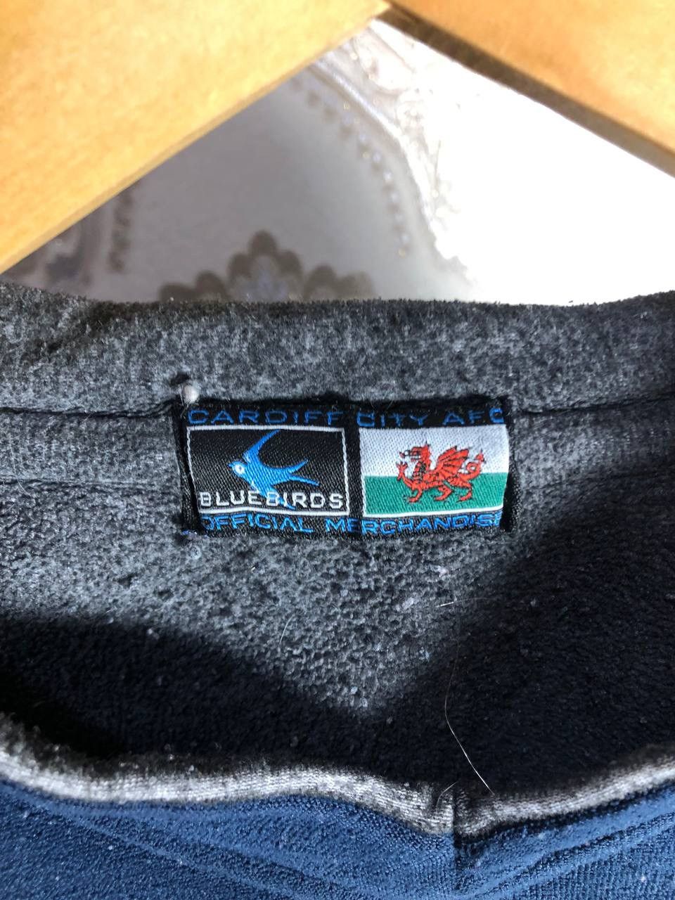 Vintage VERY RARE CARDIFF CITY ENGLAND SOCCER SWEATSHIRT RETRO 90s Size US M / EU 48-50 / 2 - 3 Thumbnail