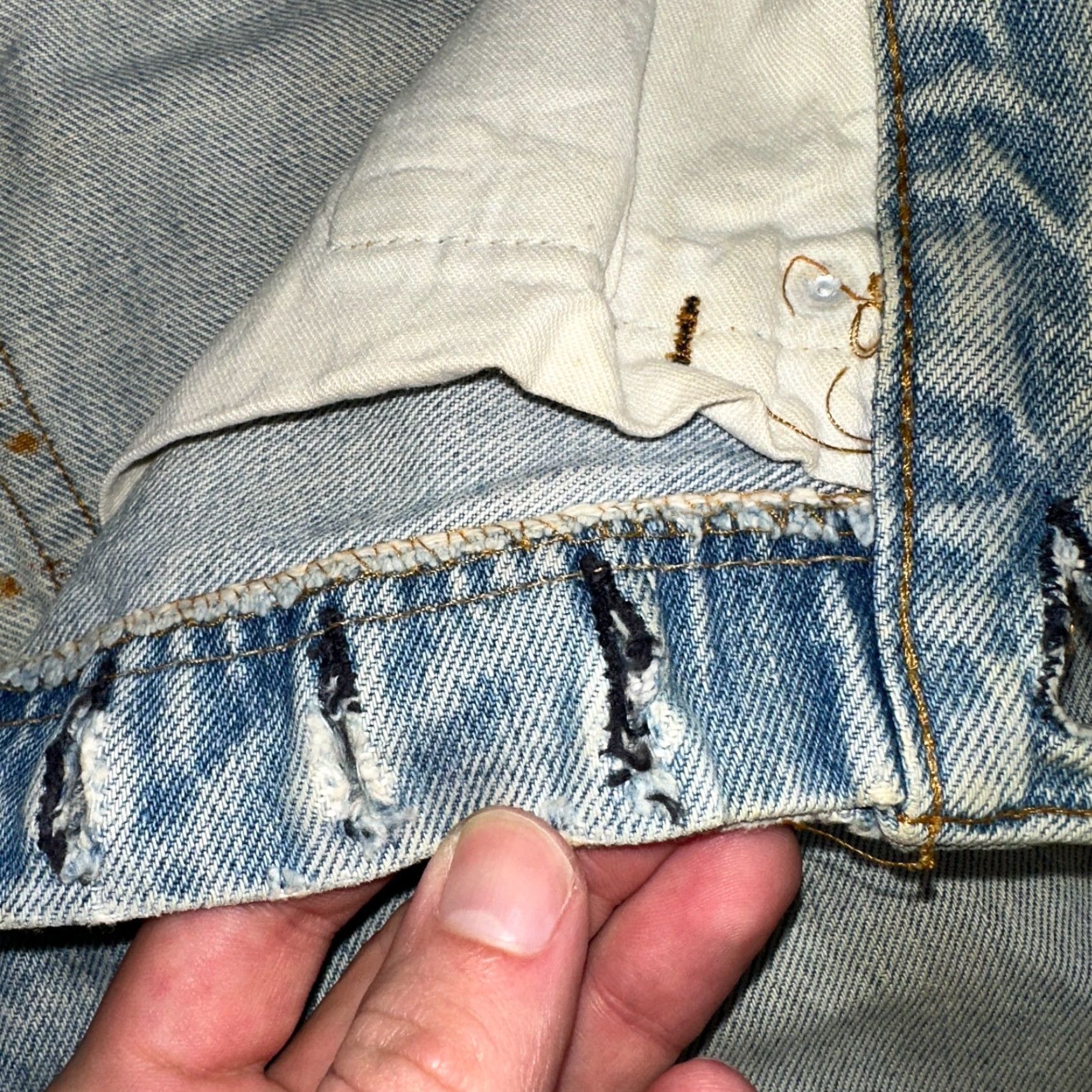Levi's VINTAGE Levi's 501 Jeans - Light Wash Denim Straight Fit 28x29 USA 80s XX Belt Loop Distressed Men Short Description: 501 Series, Regular Size, Blue Size US 28 / EU 44 - 6 Thumbnail