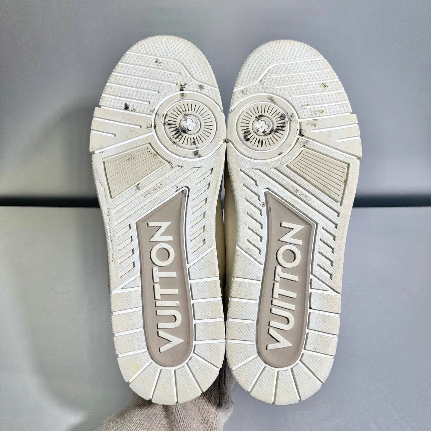 Louis Vuitton Louis Vuitton Beige Velcro Trainer 9/43 Mint Hard to Find Size US 7 / EU 40 - 7 Thumbnail