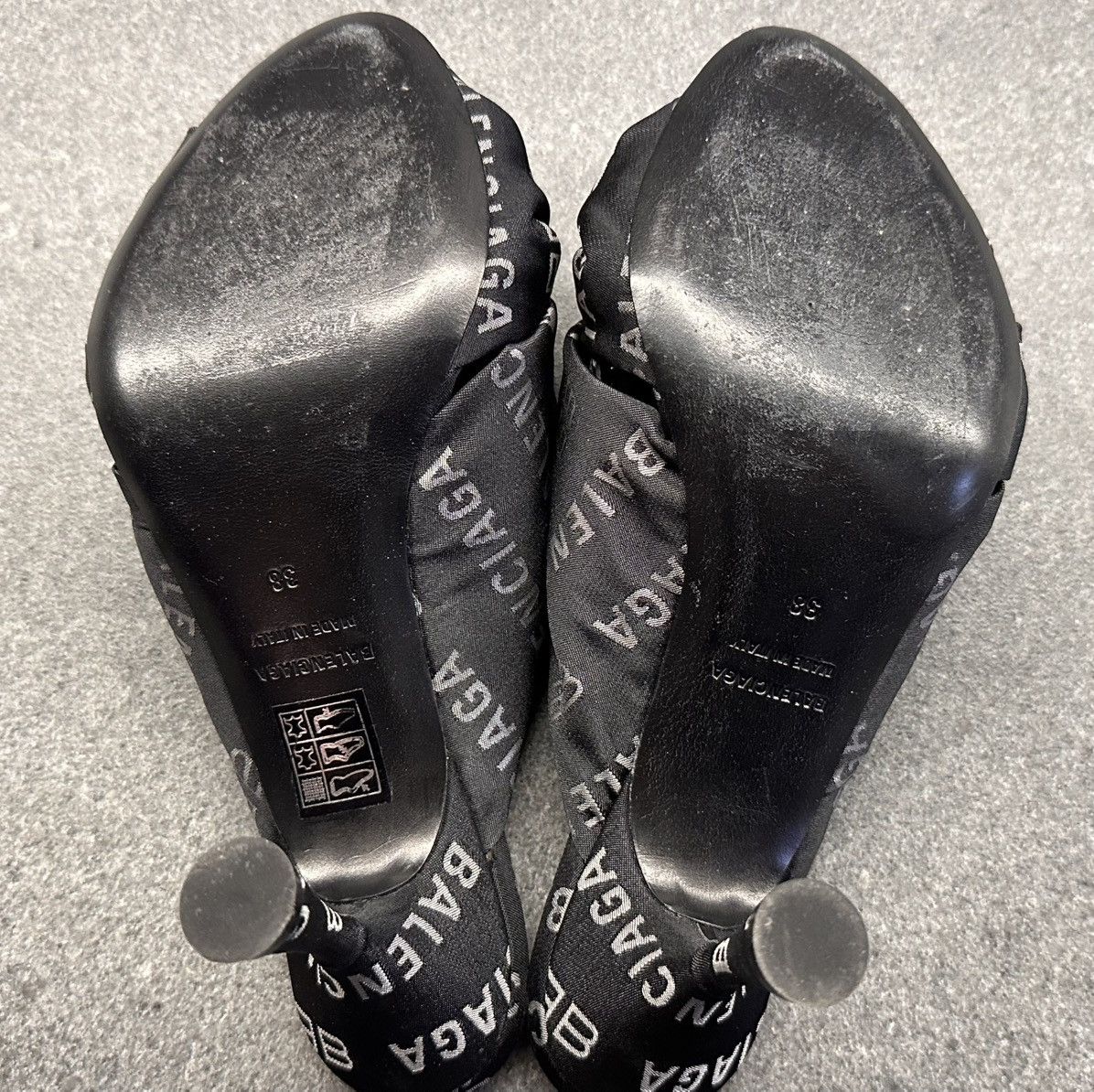 Balenciaga Balenciaga Black Fabric Logo Drapy Mules Size 38 Shoes Size US 8 / IT 38 - 9 Thumbnail