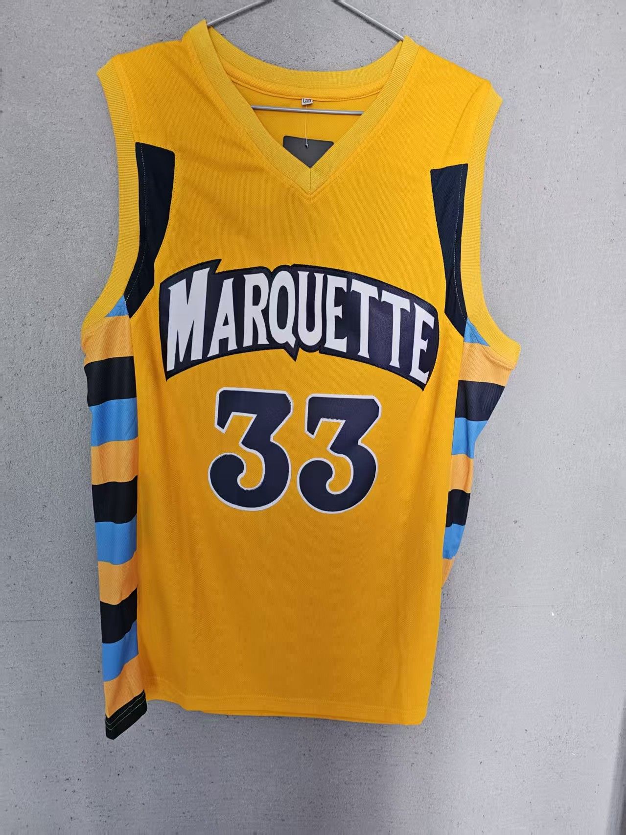 NCAA Marquette 33 Jimmy Butler III Jersey L Size US L / EU 52-54 / 3 - 2 Thumbnail