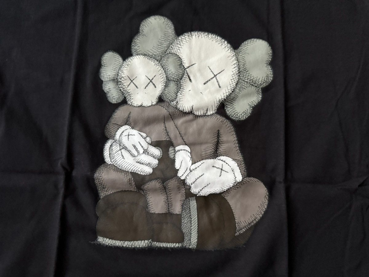 Kaws × Uniqlo Medium Kaws Changbai Mountain Tee Black Uniqlo UT T-Shirt Size US M / EU 48-50 / 2 - 4 Thumbnail