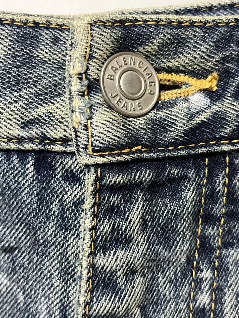 Balenciaga Balenciaga Blue Denim Distressed Shorts. Size US 26 / EU 42 - 4 Thumbnail