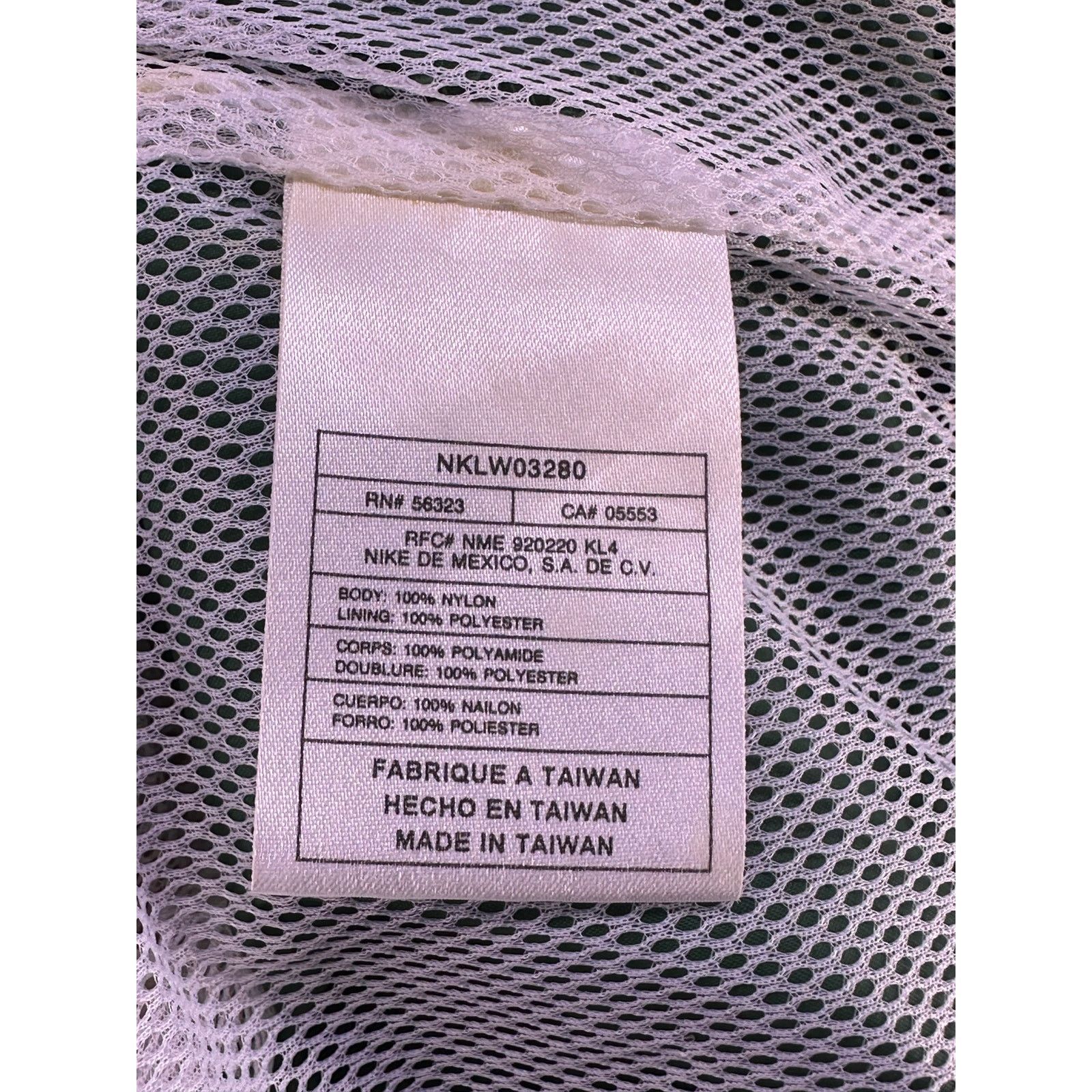 Nike Vintage Nike Green Windbreaker Full Zip up Jacket Size XL Size US XL / EU 56 / 4 - 13 Thumbnail