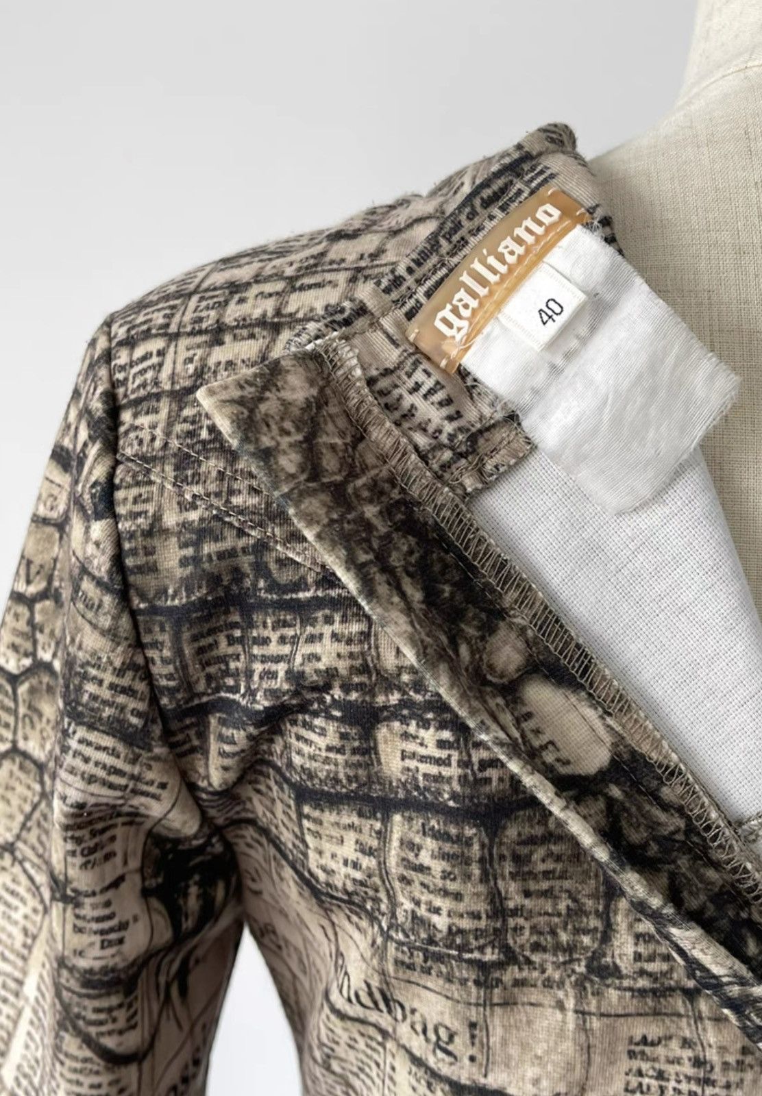John Galliano John Galliano | Crocodile-print newspaper dress Size M / US 6-8 / IT 42-44 - 5 Thumbnail
