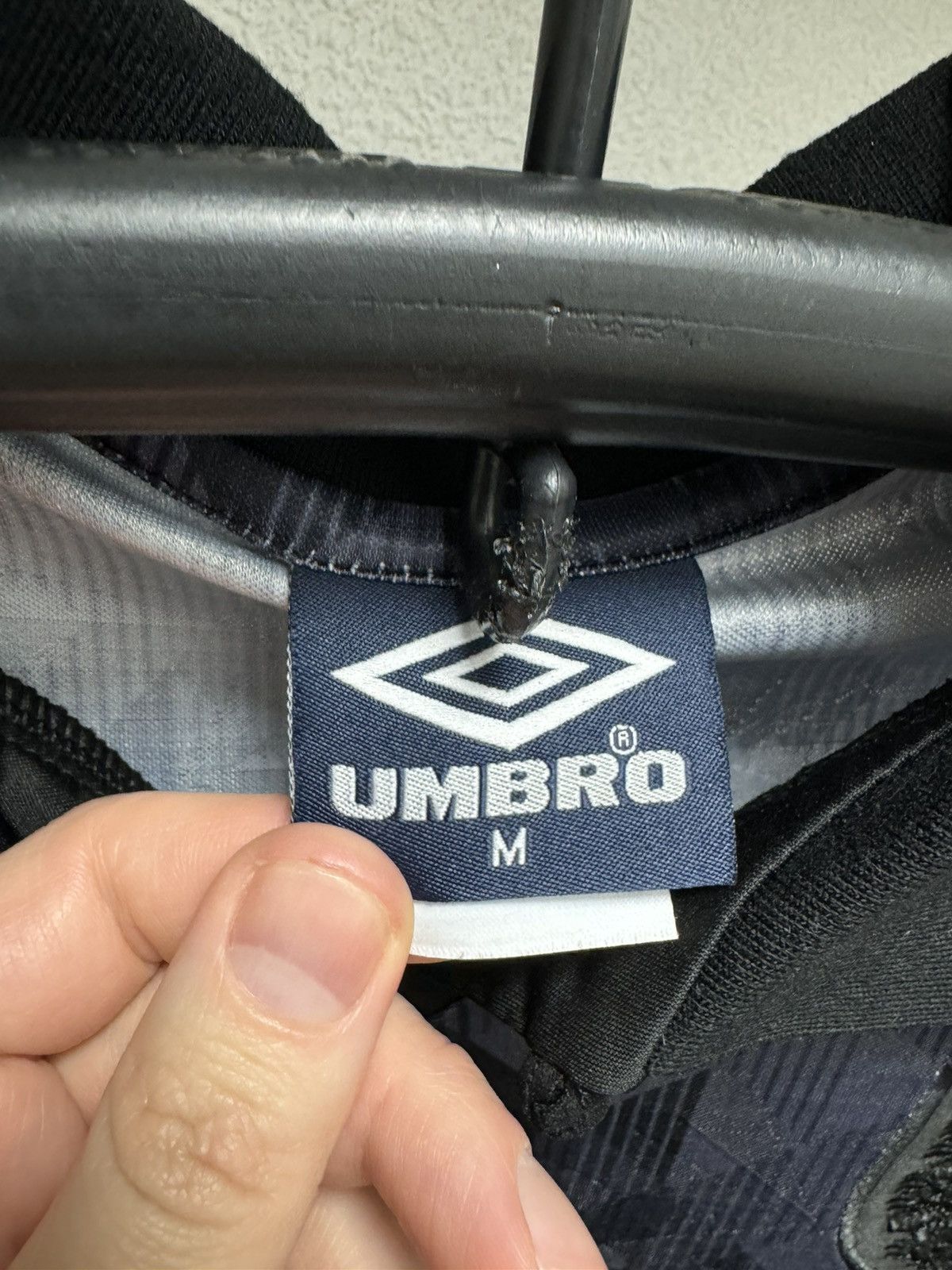 Umbro England umbro vintage black soccer jersey 1990th M sz Size US M / EU 48-50 / 2 - 7 Thumbnail