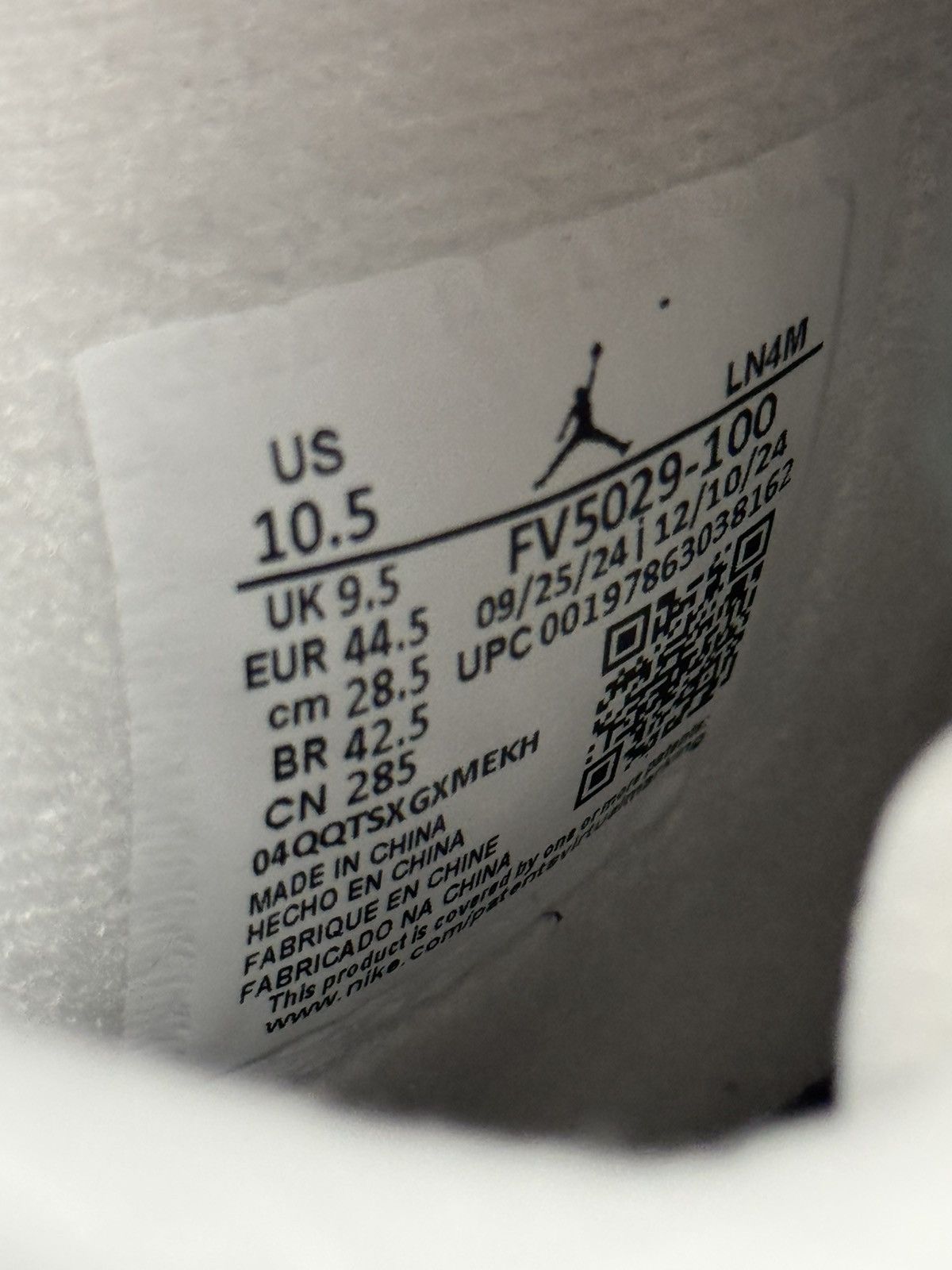 Jordan Brand Jordan 4 Retro White Cement (2025) Size 10.5 Size US 10.5 / EU 43-44 - 7 Thumbnail