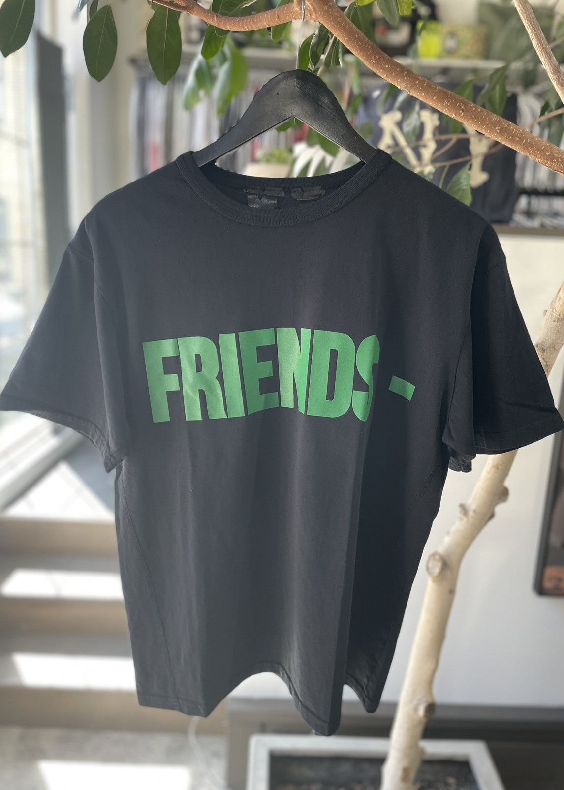 Vlone VLONE Vieron FRIENDS T-shirt Cut & Sewn Short Sleeve Logo Size US L / EU 52-54 / 3 - 1 Thumbnail