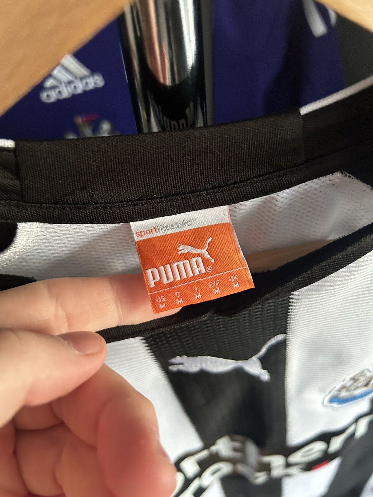 Puma × Vintage Newcastle United puma 2010/11 home soccer jersey Size US M / EU 48-50 / 2 - 9 Thumbnail
