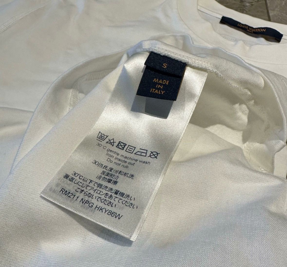 Louis Vuitton Louis Vuitton White paratrooper short sleeve 2501-Nextarrow Size US S / EU 44-46 / 1 - 5 Thumbnail