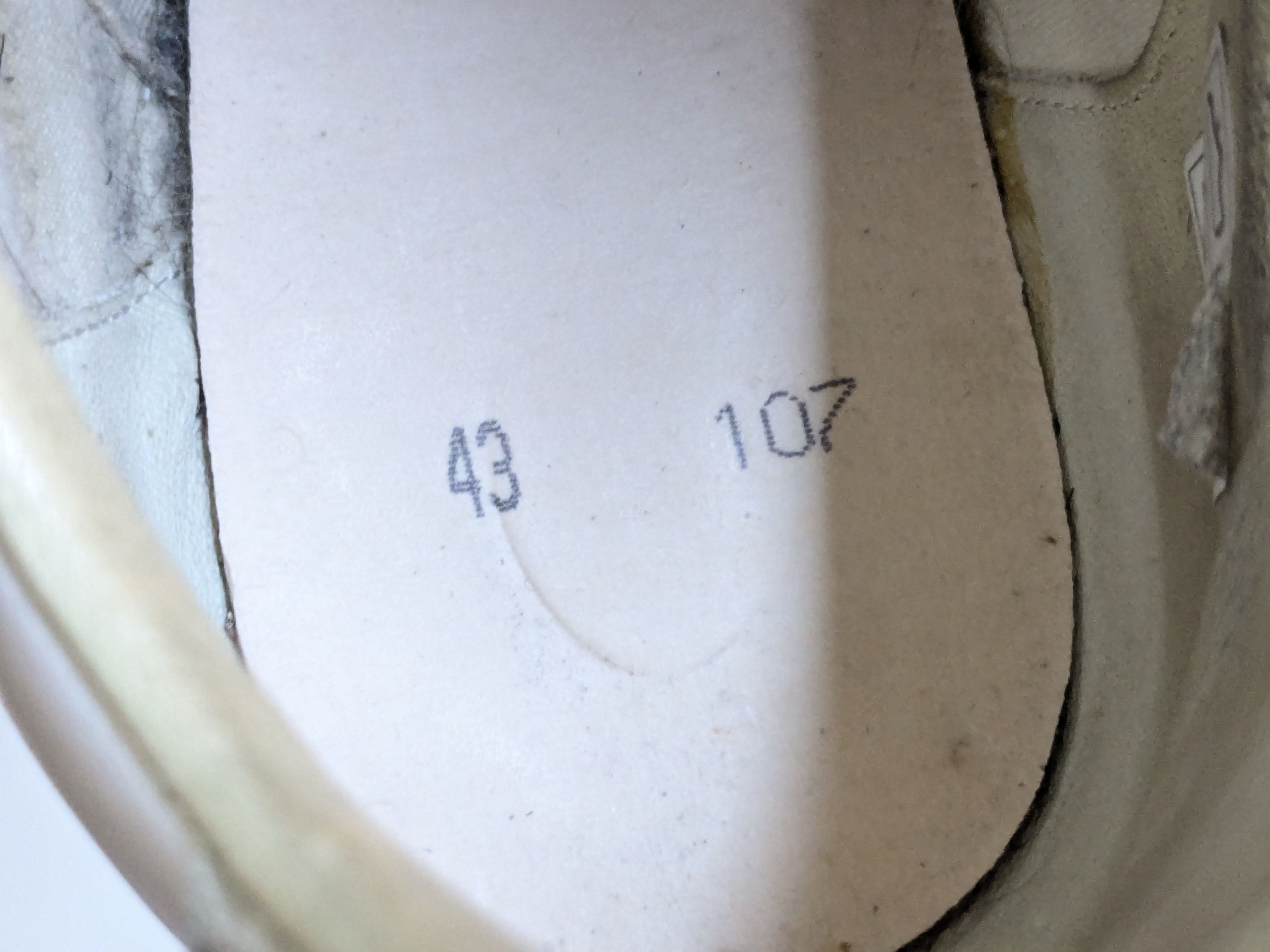 Maison Margiela Maison Margiela GAT Replica White 10 43 Low Tops Size US 10 / EU 43 - 10 Thumbnail
