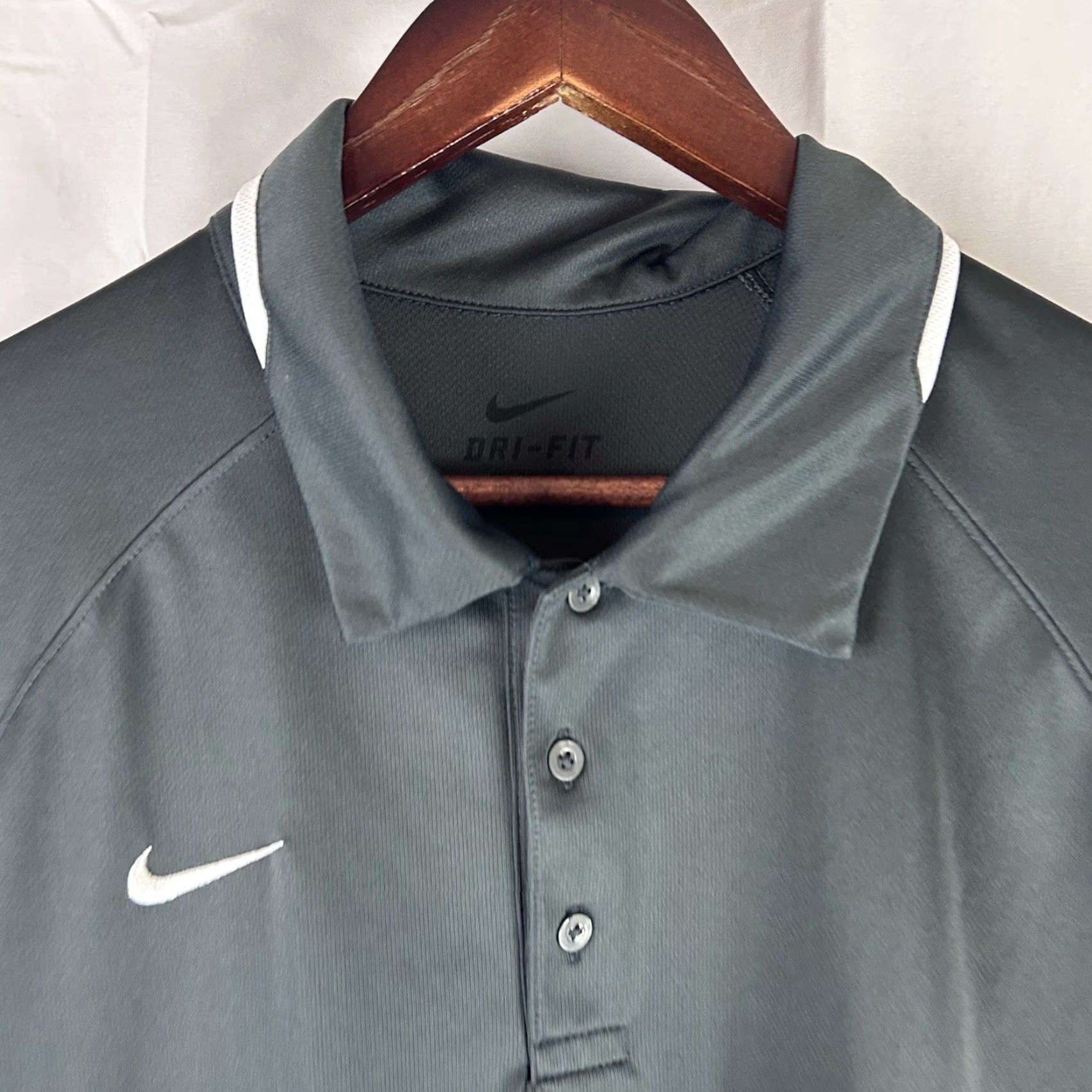 Nike Nike Golf Polo Shirt Mens L Gray White Swoosh 658085-061 Dri-Fit Team Gameday Training Short Sleeve Regular Shirt Polo Size US L / EU 52-54 / 3 - 3 Thumbnail