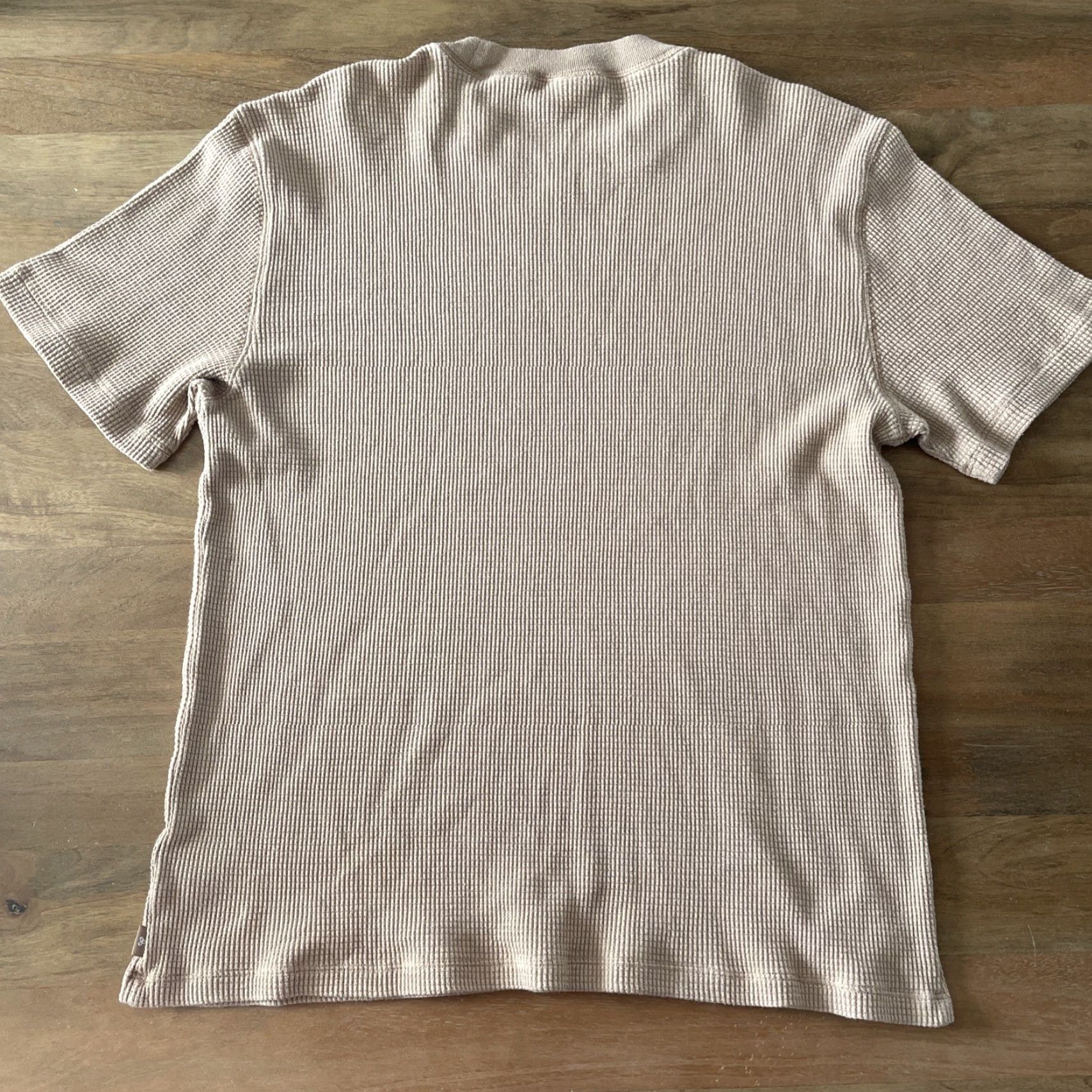TNA Aritzia TNA Waffle Knit Top Shirt Women Small Beige/Clay Gauzy Short Sleeve Crew Neck Pullover Knit Casual Shirt Size S / US 4 / IT 40 - 2 Thumbnail