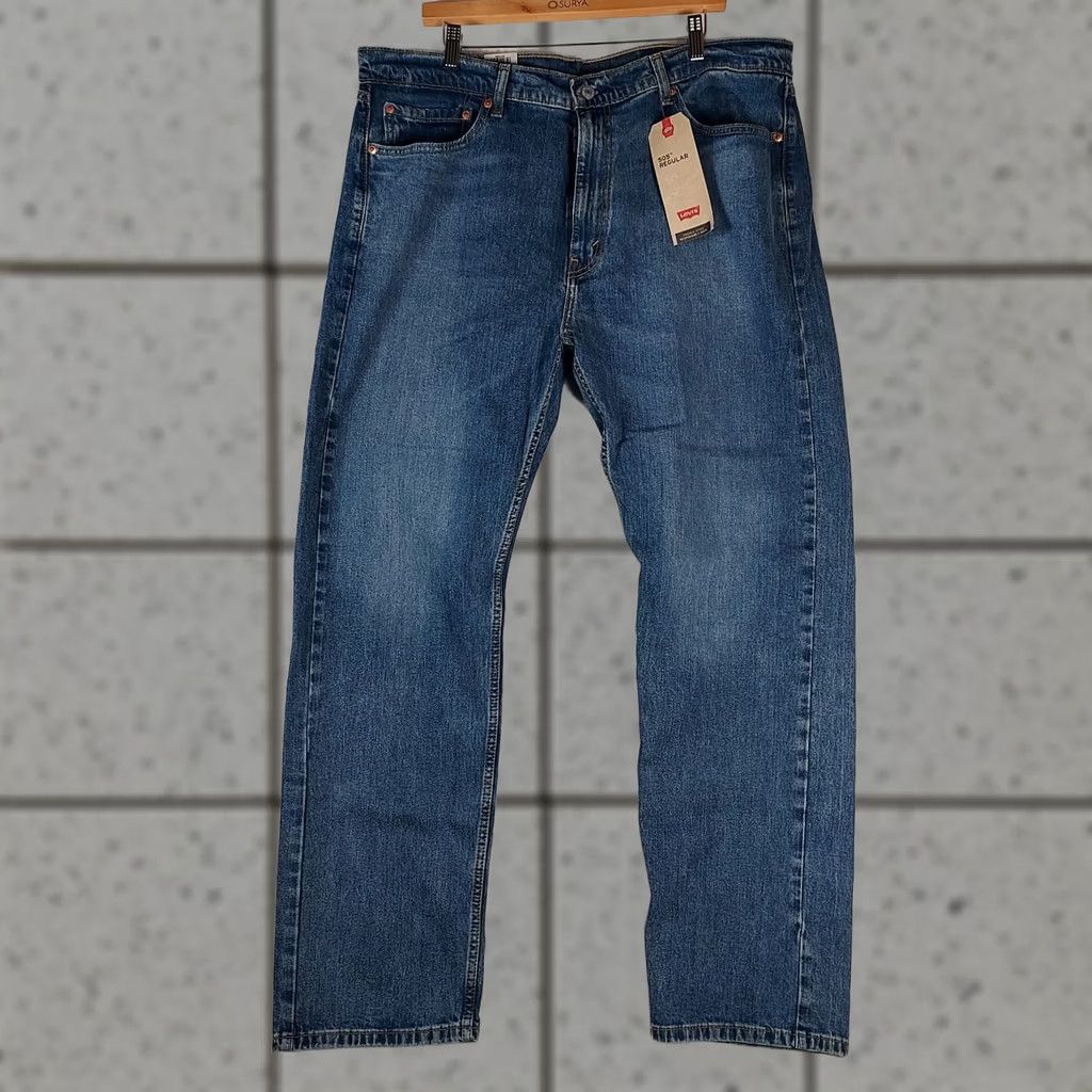 Levi's Levi’s 505 Regular Fit Straight Jeans Men W40 L32 Blue Denim Zip 5-Pocket Cotton Regular Inseam 32 Size US 40 / EU 56 - 1 Thumbnail