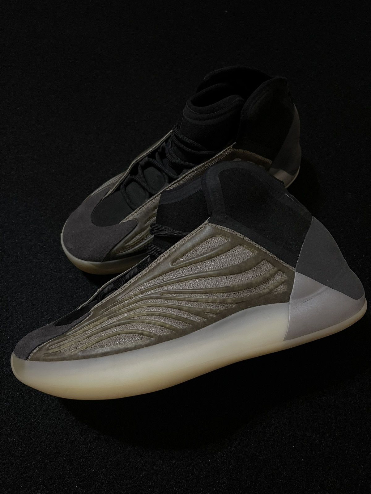 Yeezy Quantum Barium Basketball