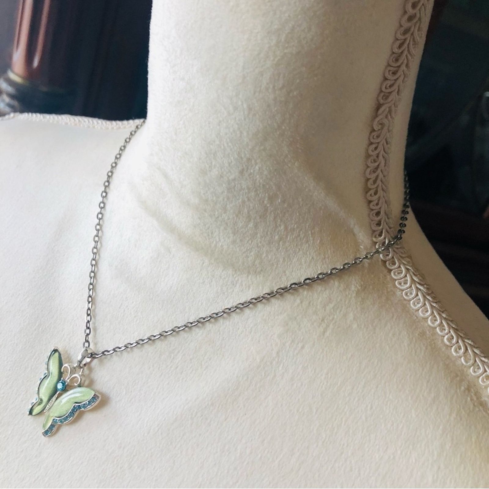 Other Sparkle green enamel blue rhinestone butterfly necklace Size ONE SIZE - 6 Thumbnail