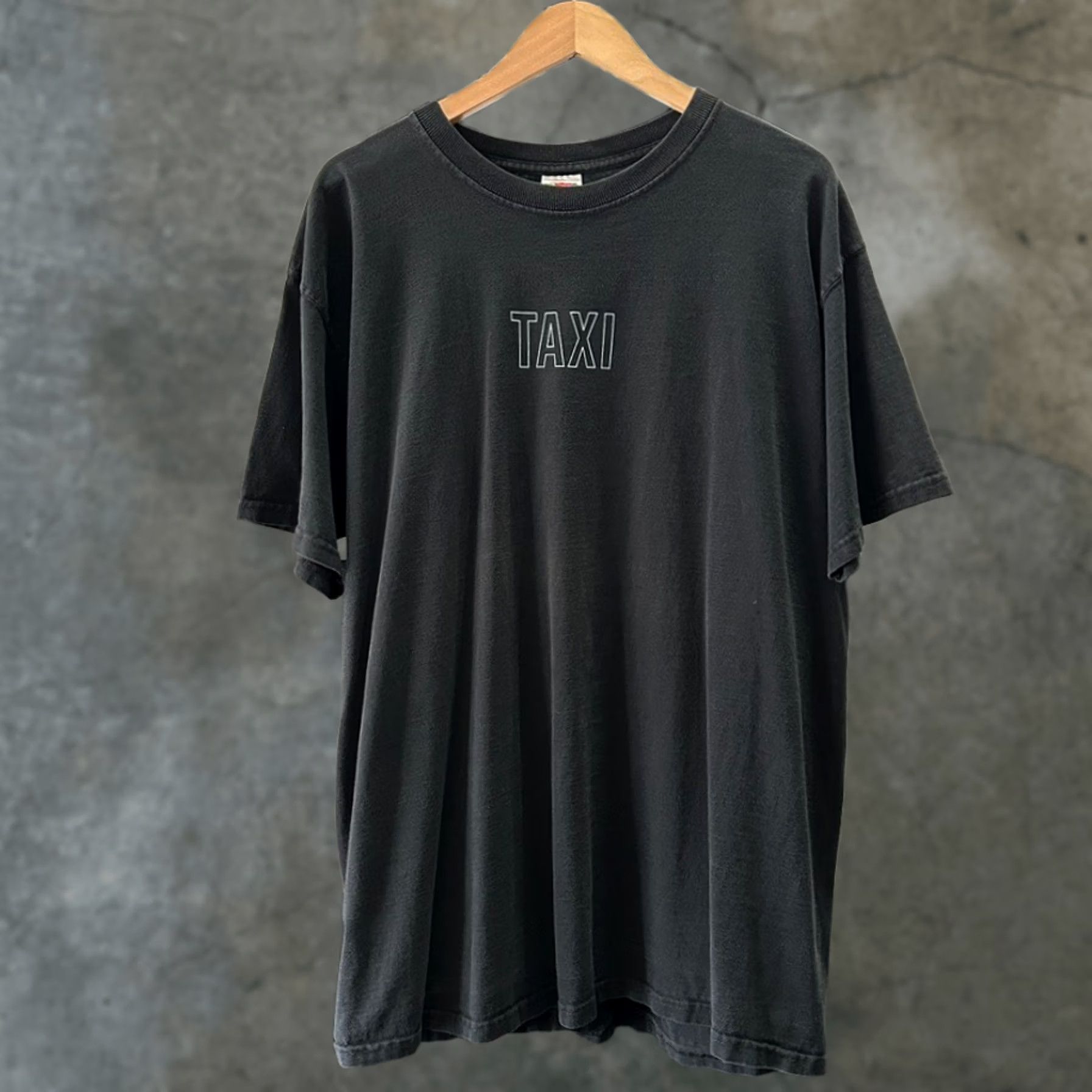 Fruit Of The Loom VINTAGE Y2k | TAXI Font T-Shirt sz L Mens XL 