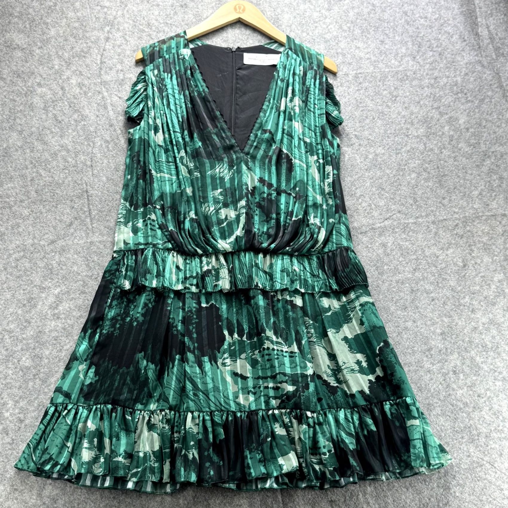 Victoria Beckham Victoria Victoria Beckham Dress Womens 8 Green Print Ruffle Sleeveless V-Neck Dress Size M / US 6-8 / IT 42-44 - 2 Thumbnail