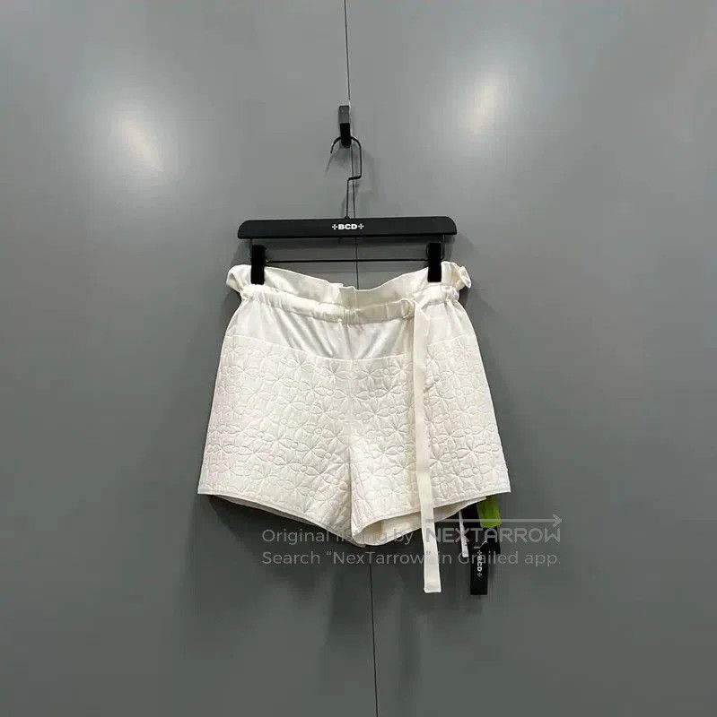 Louis Vuitton Louis Vuitton Summer White Cotton Women’s Shorts . Size 27" / US 4 / IT 40 - 1 Thumbnail