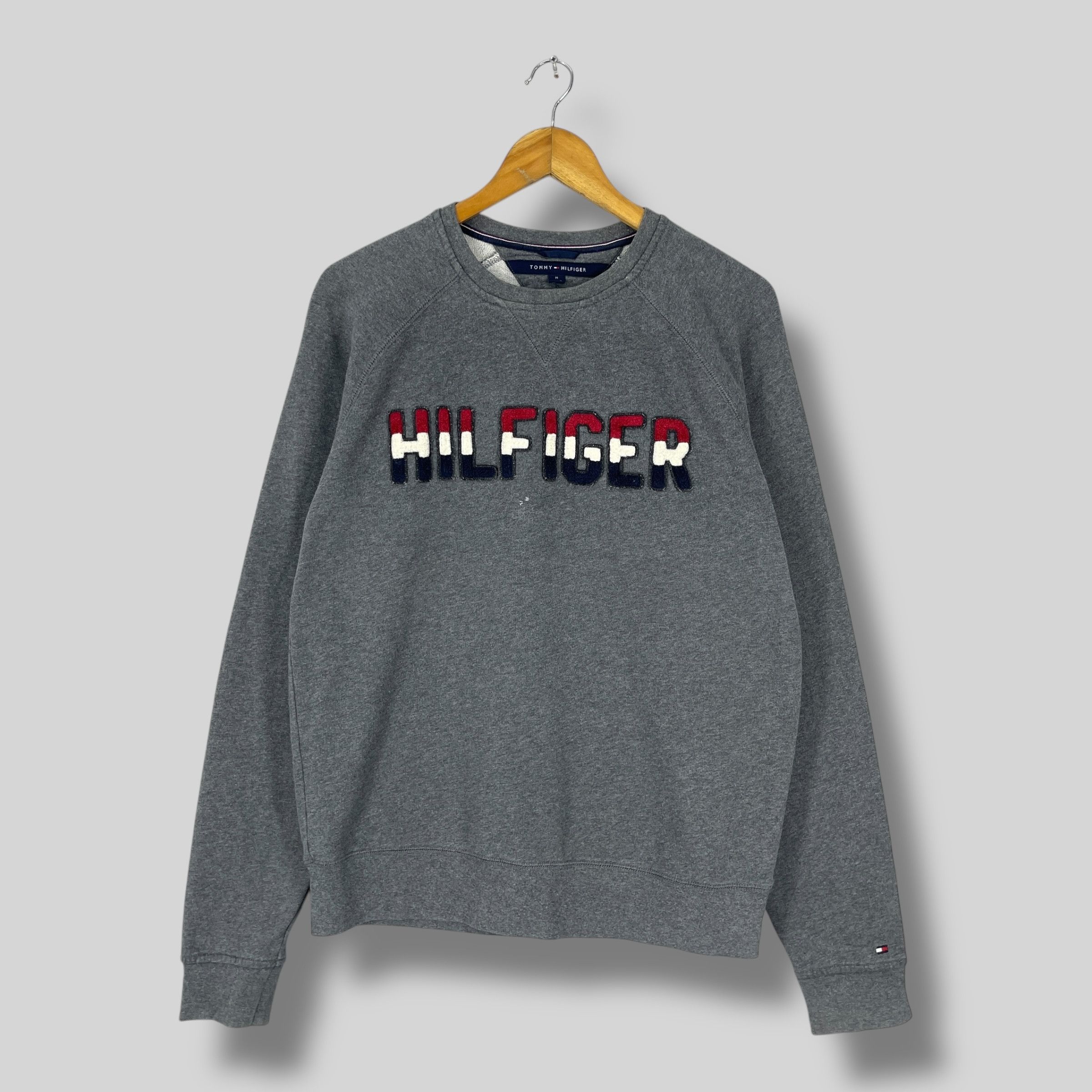 Tommy Hilfiger Vintage TOMMY HILFIGER Spellout Embroidery Sweatshirt Size US M / EU 48-50 / 2 - 1 Thumbnail