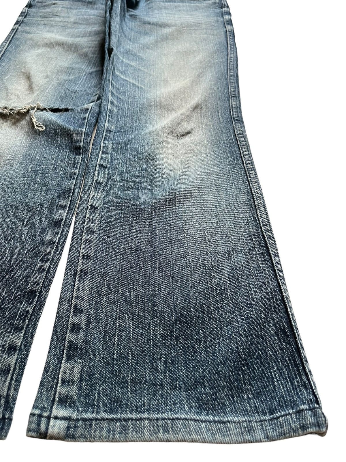 Japanese Brand × Jun Takahashi × Uniqlo SALES🔥Vintage Japanese Uniqlo Blue Distressed Loose Jeans Size US 35 - 7 Thumbnail