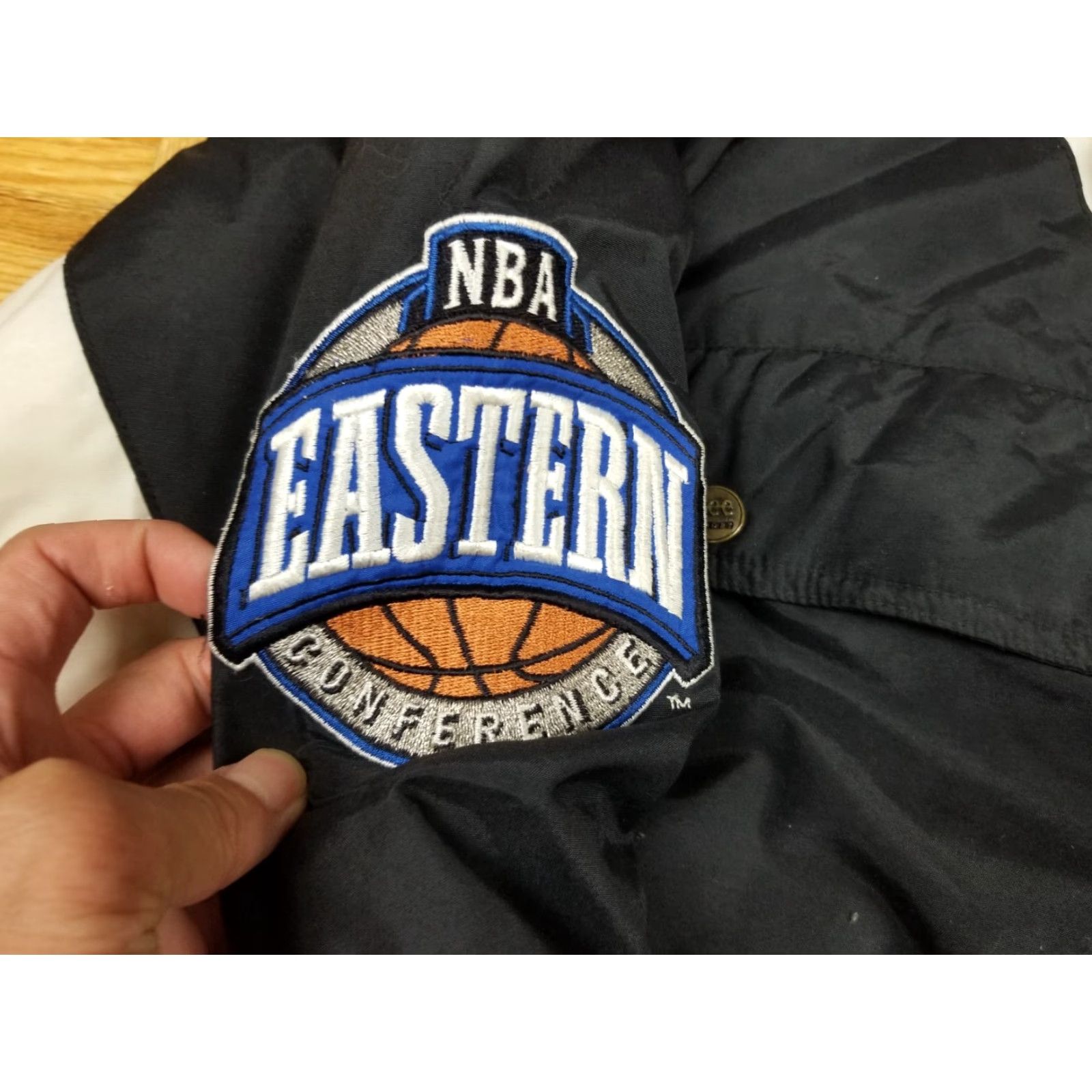 Lee VINTAGE 90' CHICAGO BULLS EASTERN LEE PULLOVER JACKET SZ LARGE Hoodie Jacket? Size US L / EU 52-54 / 3 - 5 Thumbnail