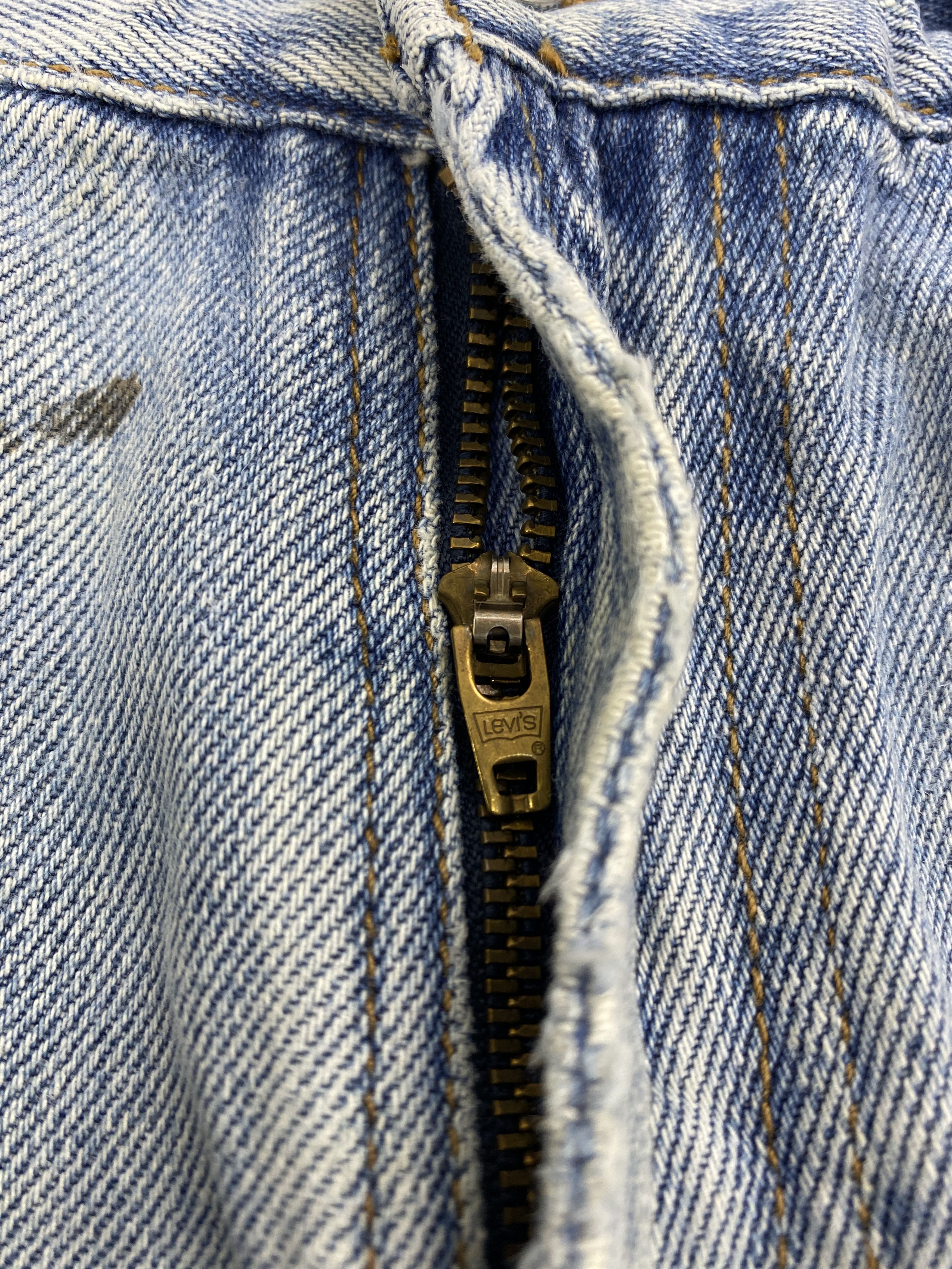 Levi's × Vintage Light Washed Vintage Levi's 550 Denim Jeans Size US 32 / EU 48 - 10 Thumbnail