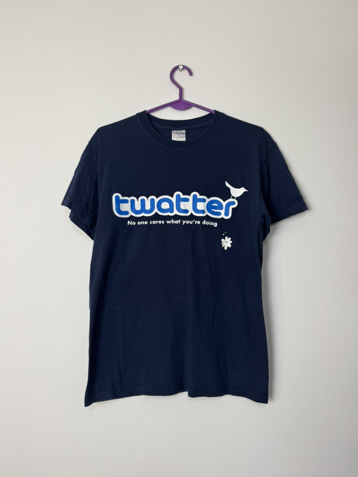Vintage Funny “twatter” slogan tee “no ones care what you doing” Size US S / EU 44-46 / 1 - 1 Thumbnail