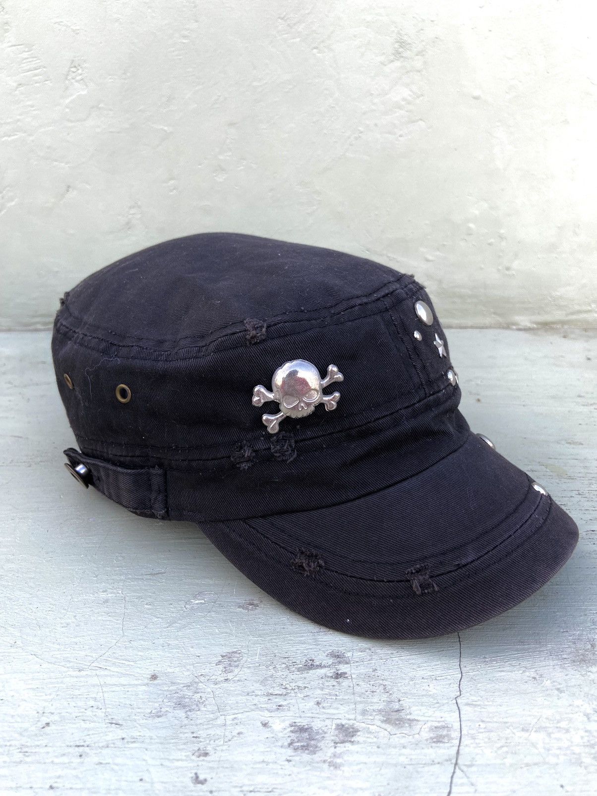 If Six Was Nine 2000s skull & button studded patrol hat Size ONE SIZE - 4 Thumbnail