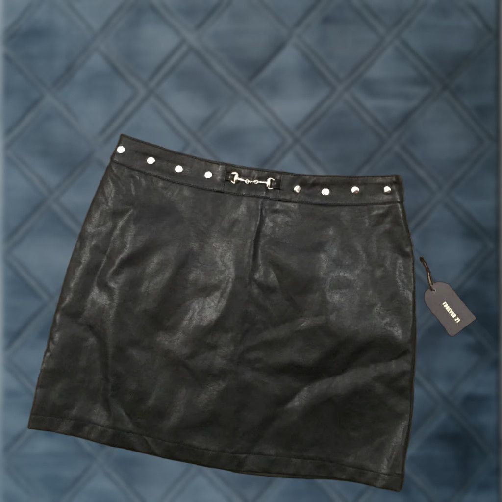 Forever 21 Forever 21 Skirt Short Lined Black Faux Leather A-Line 29 Women Size 29" - 1 Thumbnail