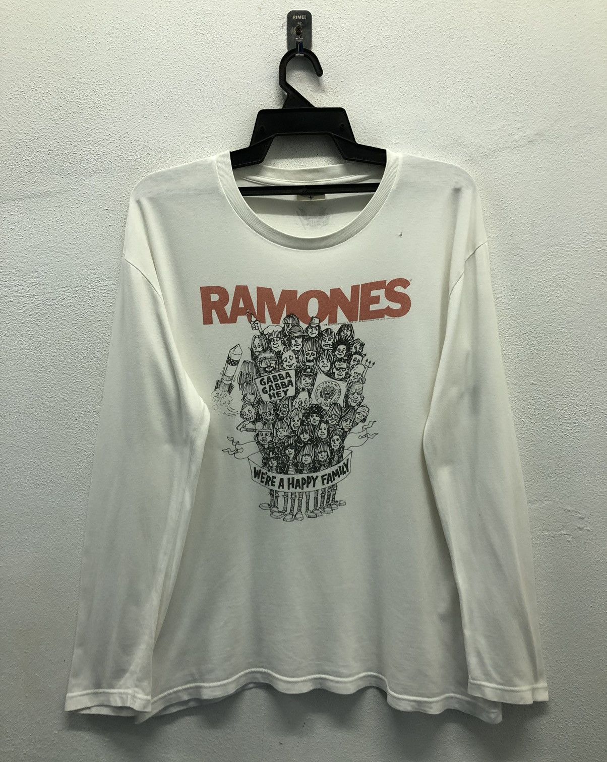Band Tees Vintage 2010 Band Ramones We're Happy Family Shirt Size US L / EU 52-54 / 3 - 1 Thumbnail