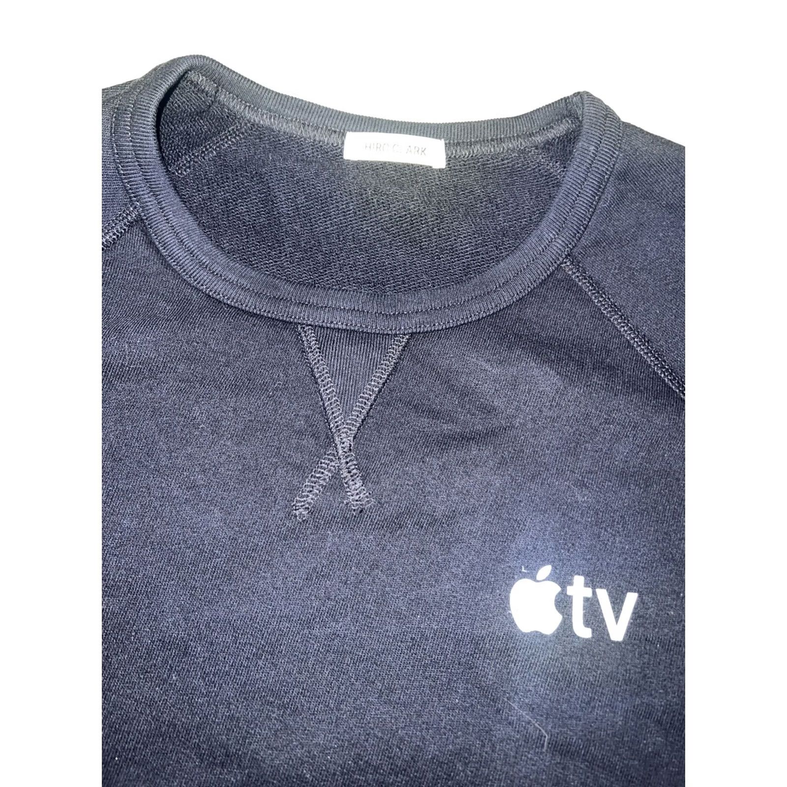 Apple VINTAGE Hiro Clark Sweatshirt Apple TV Logo Pullover Adult Large Black Crew Neck Hooded Pocket Logo All Seasons Womens/Mens Size US L / EU 52-54 / 3 - 4 Thumbnail