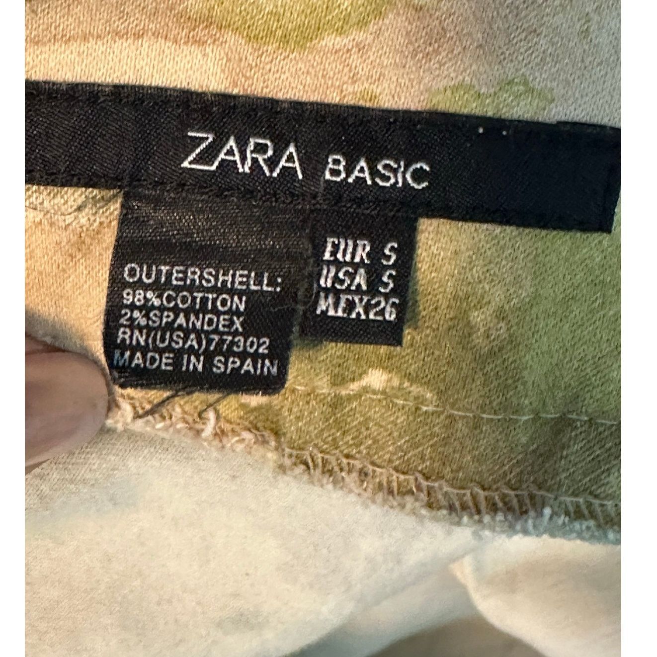 Zara Zara cream green floral print front pleated skirt size small Size 28" / US 6 / IT 42 - 3 Thumbnail