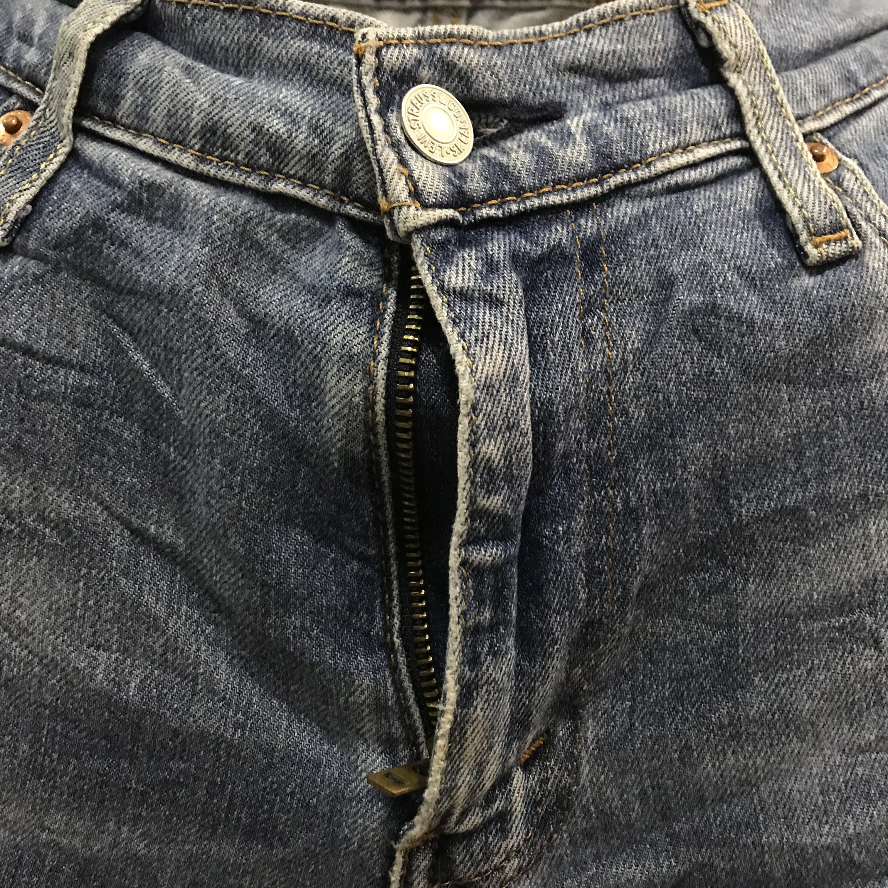 Levi's Vintage Levi’s 511 Slim Fit Jeans Light Wash Distressed Size US 32 / EU 48 - 7 Thumbnail