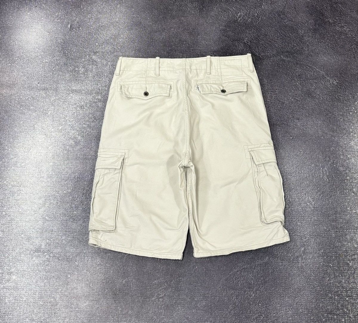 Levi's Vintage Levi’s Y2K Beige Utility Military Style Cargo Shorts Size US 32 / EU 48 - 2 Thumbnail