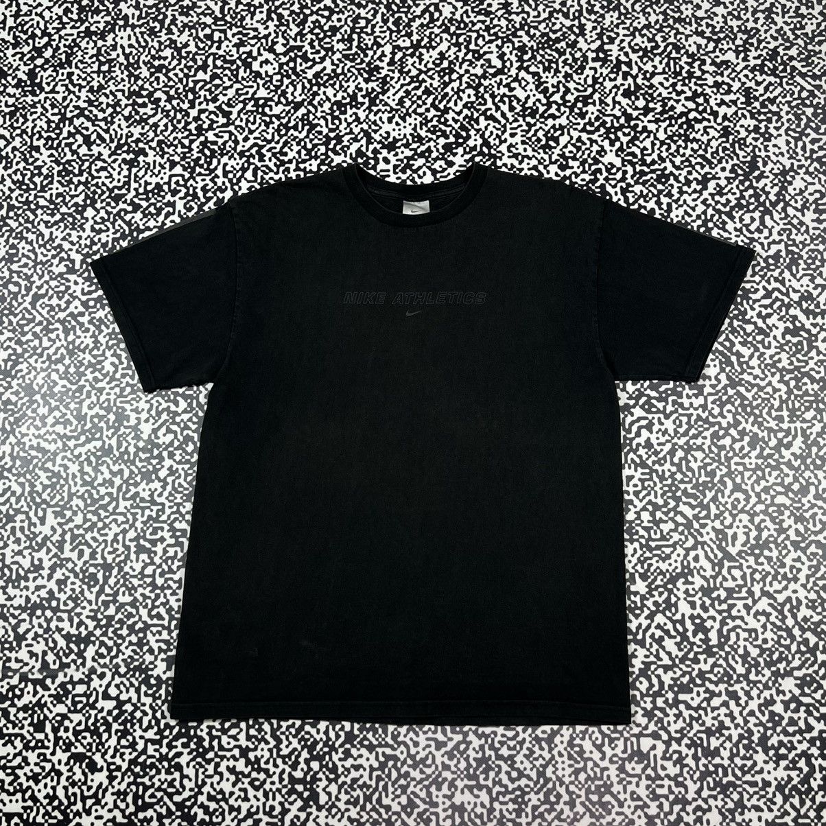 Nike Vintage 00s Nike Swoosh Logo Reflective Faded T-shirt Size US L / EU 52-54 / 3 - 1 Thumbnail