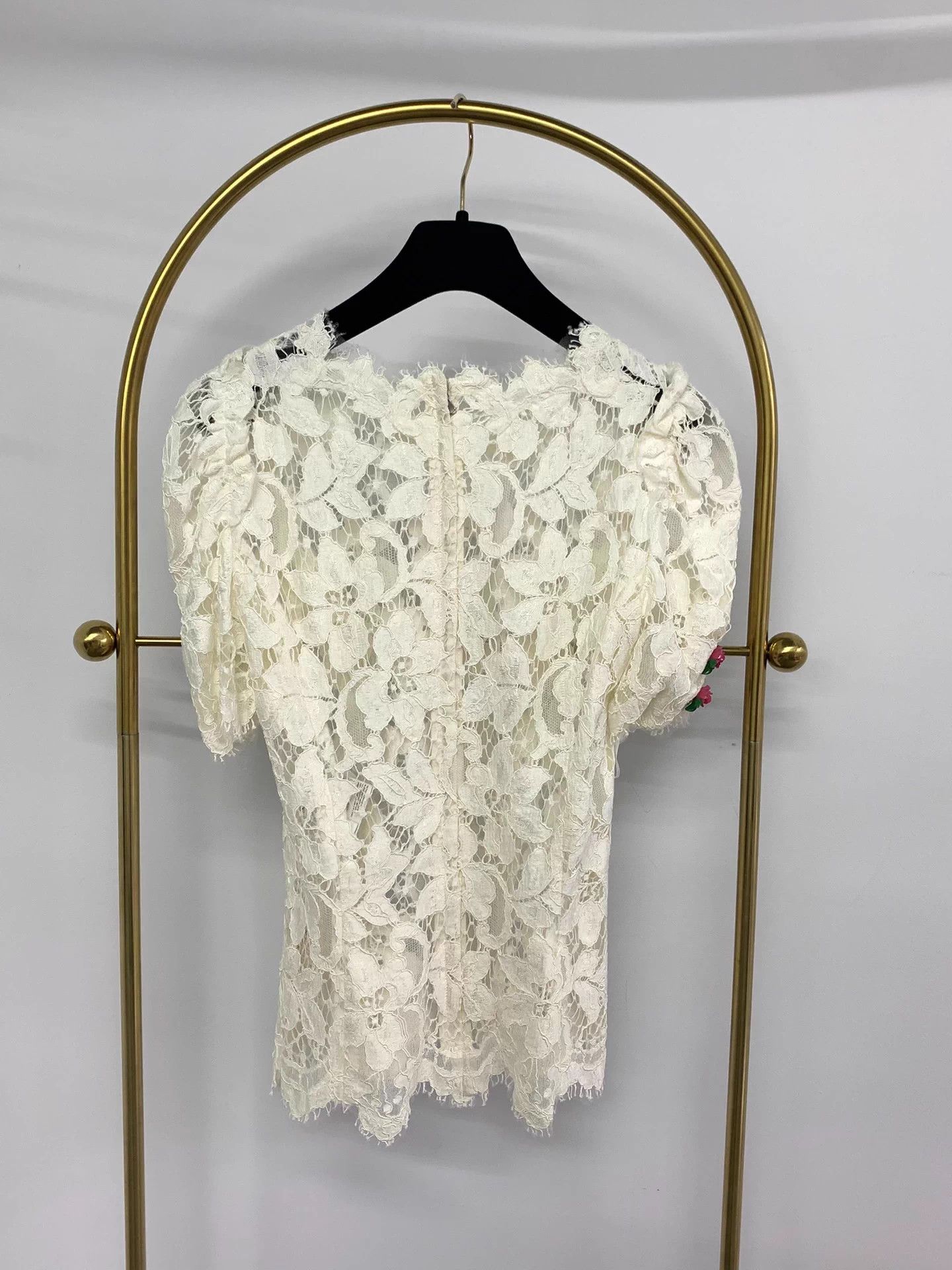 Dolce & Gabbana D&G Women's White Rose Trimmed Lace Short-Sleeve Top IT38 Size XS / US 0-2 / IT 36-38 - 3 Thumbnail