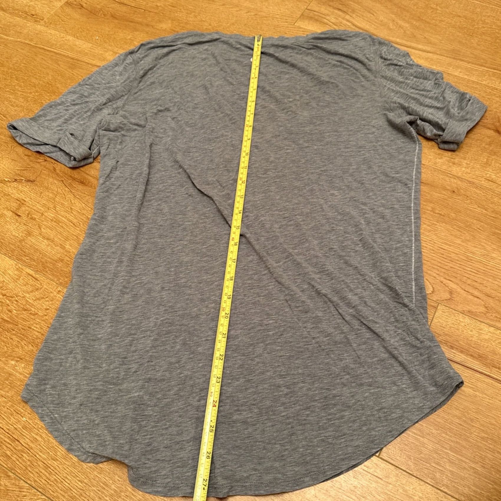 Lululemon Lululemon Shirt Womens Large Gray V Neck Athletic Lightweight Running Cuffed Shirt Size L / US 10 / IT 46 - 8 Thumbnail