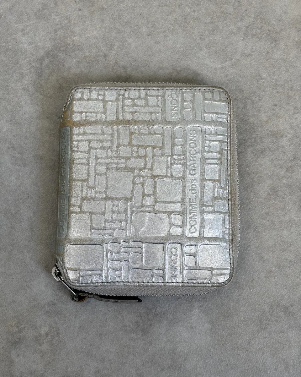 Comme des Garcons 2000s Comme des Garçons Geometric Shapes Silver Wallet Size ONE SIZE - 1 Thumbnail